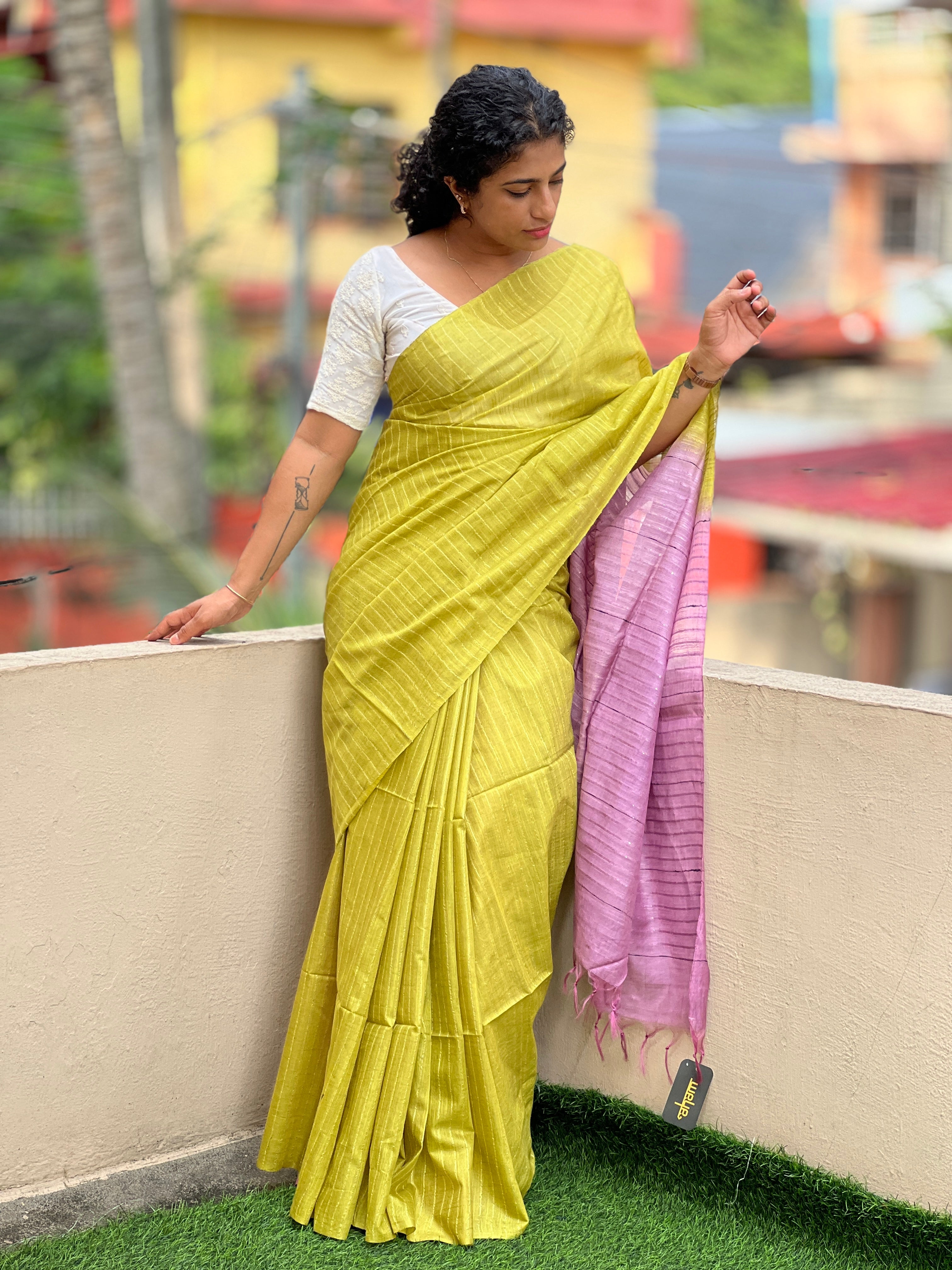 Golden Lurex Yarns Stripe Weaving Pattern Bhagalpuri Linen Saree | DLS183