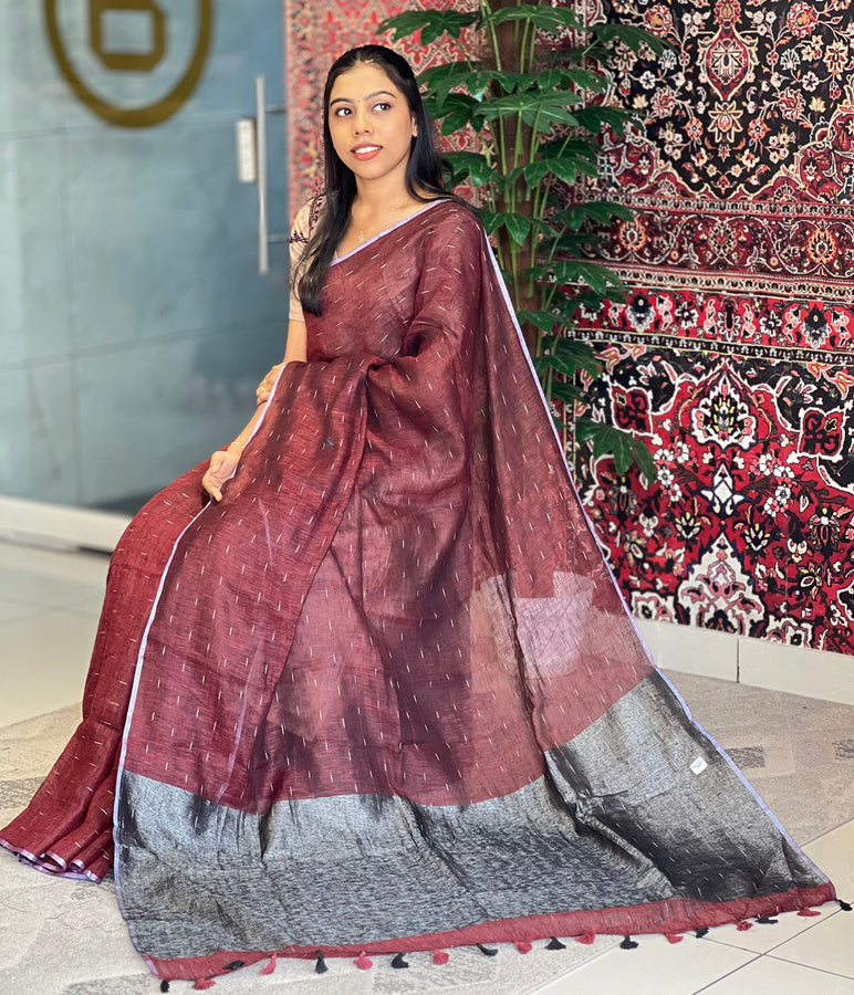 Stripe Pattern With Zari Detailed Linen Saree | DLS319