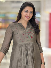Hand Embroidery Detailed Silk Chanderi Kurta | DN773