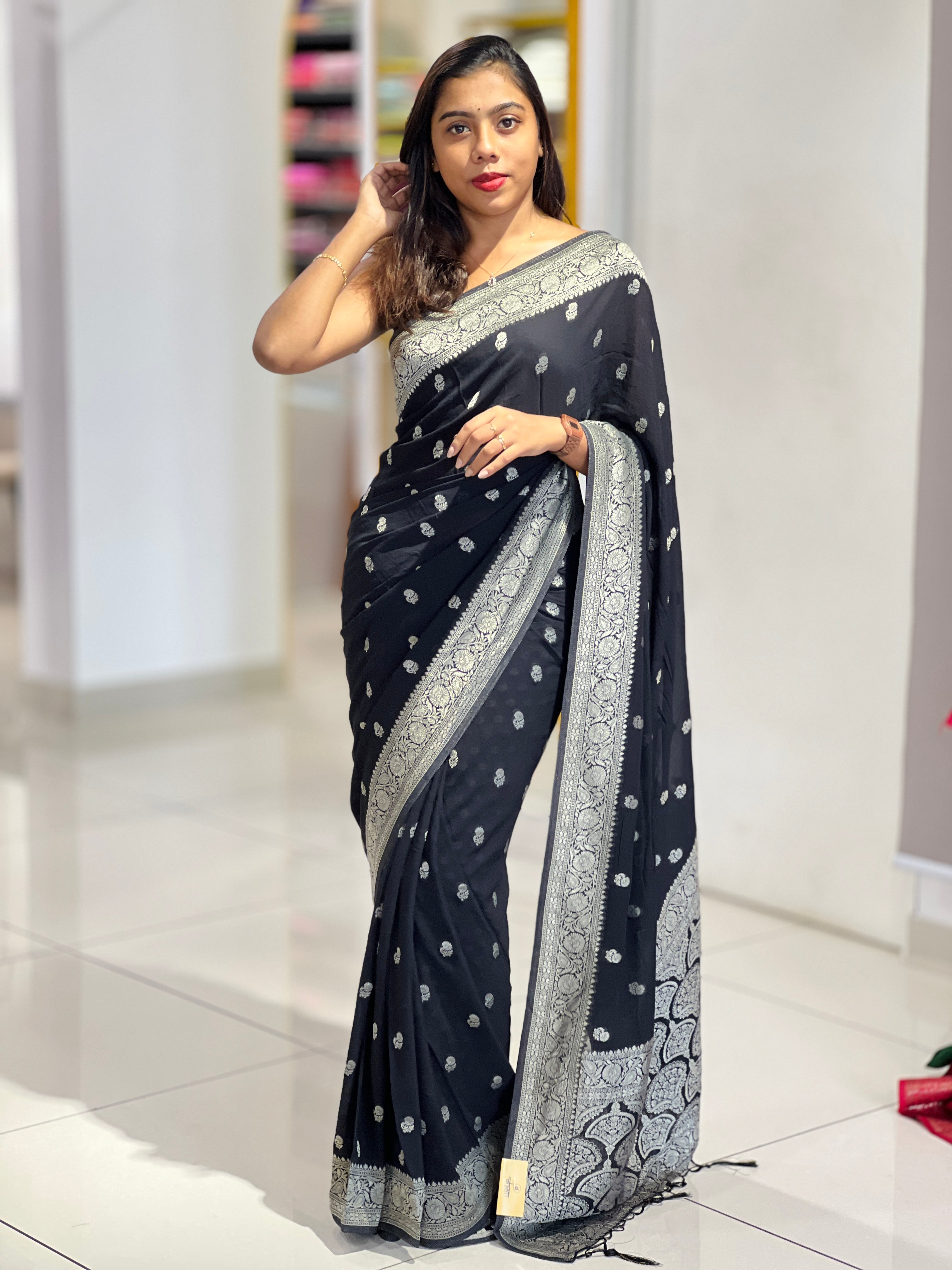 Silver Zari And Thread Woven Georgette Banarasi Saree | BYT104