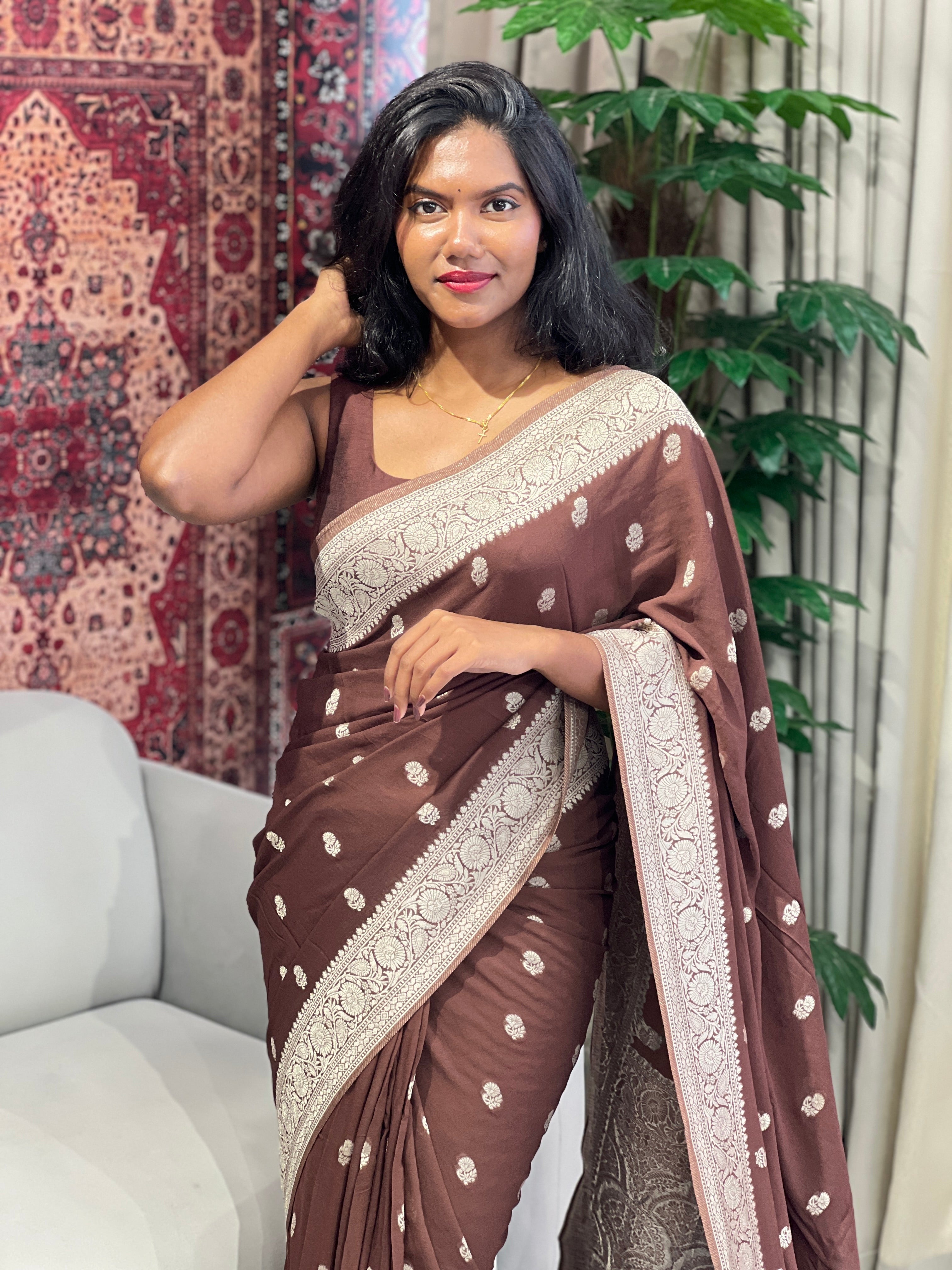 Silver Zari And Thread Woven Georgette Banarasi Saree | BYT105