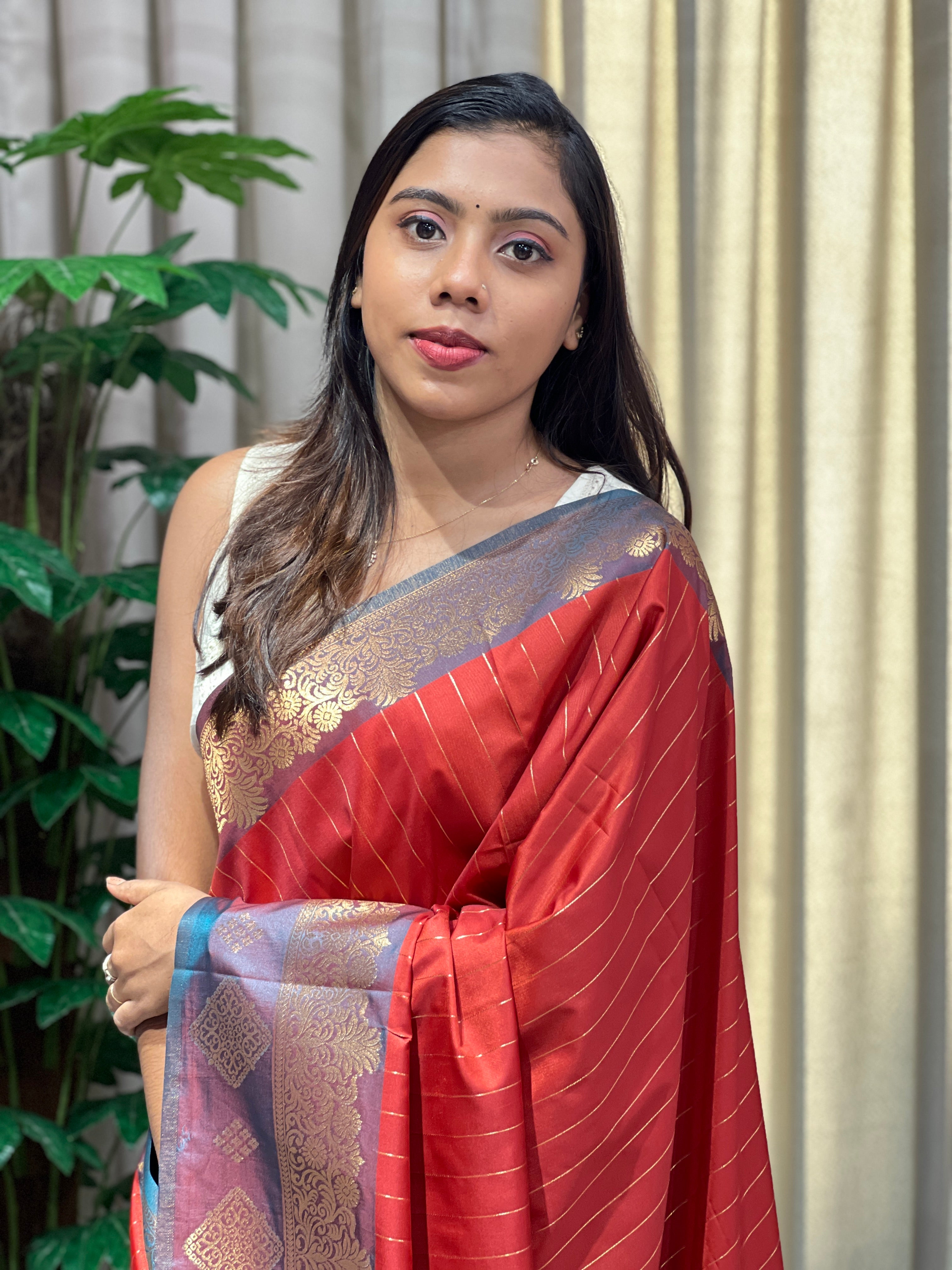 Traditional Zari Woven Semi Silk Saree | HT327