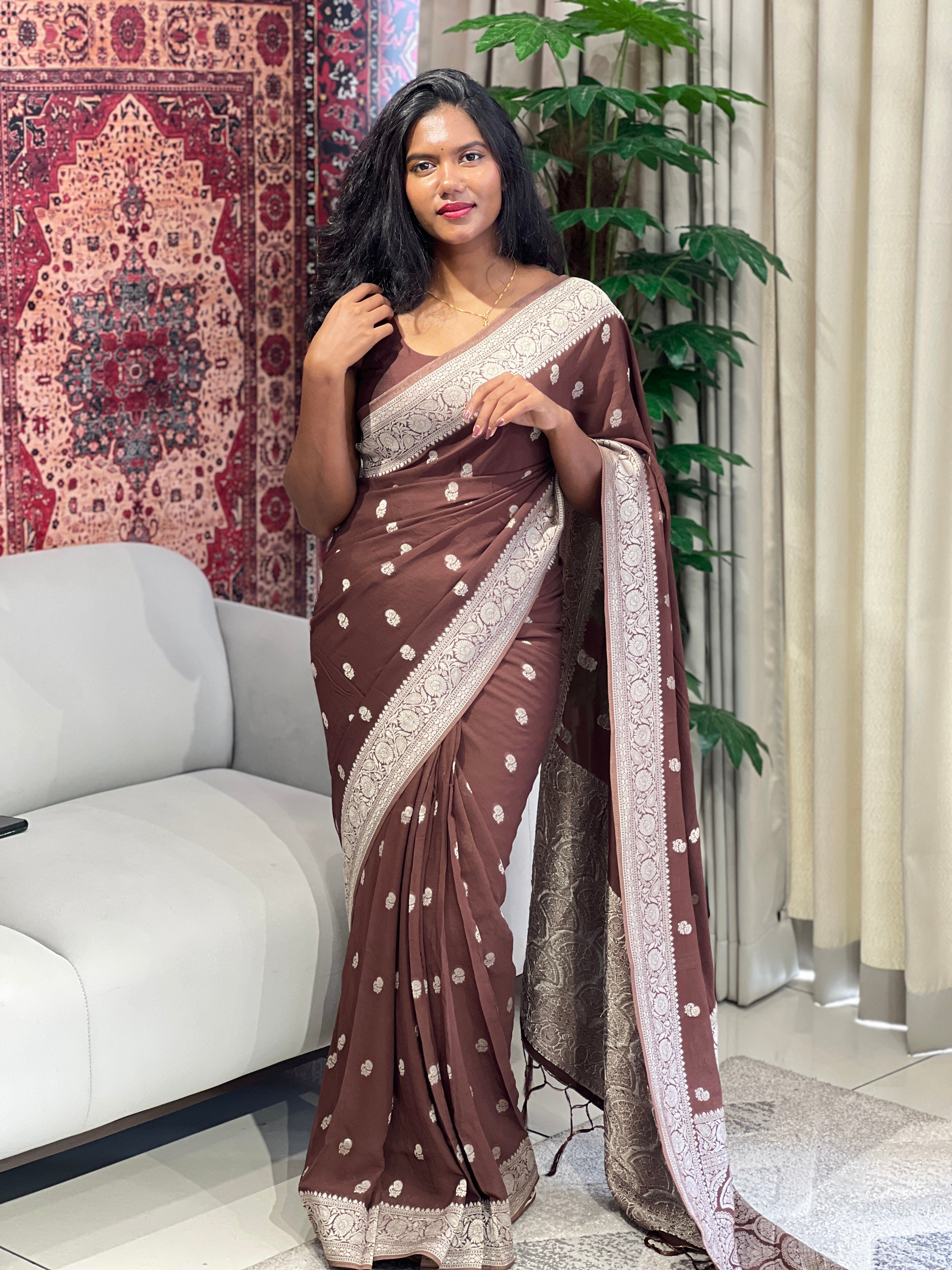 Silver Zari And Thread Woven Georgette Banarasi Saree | BYT105