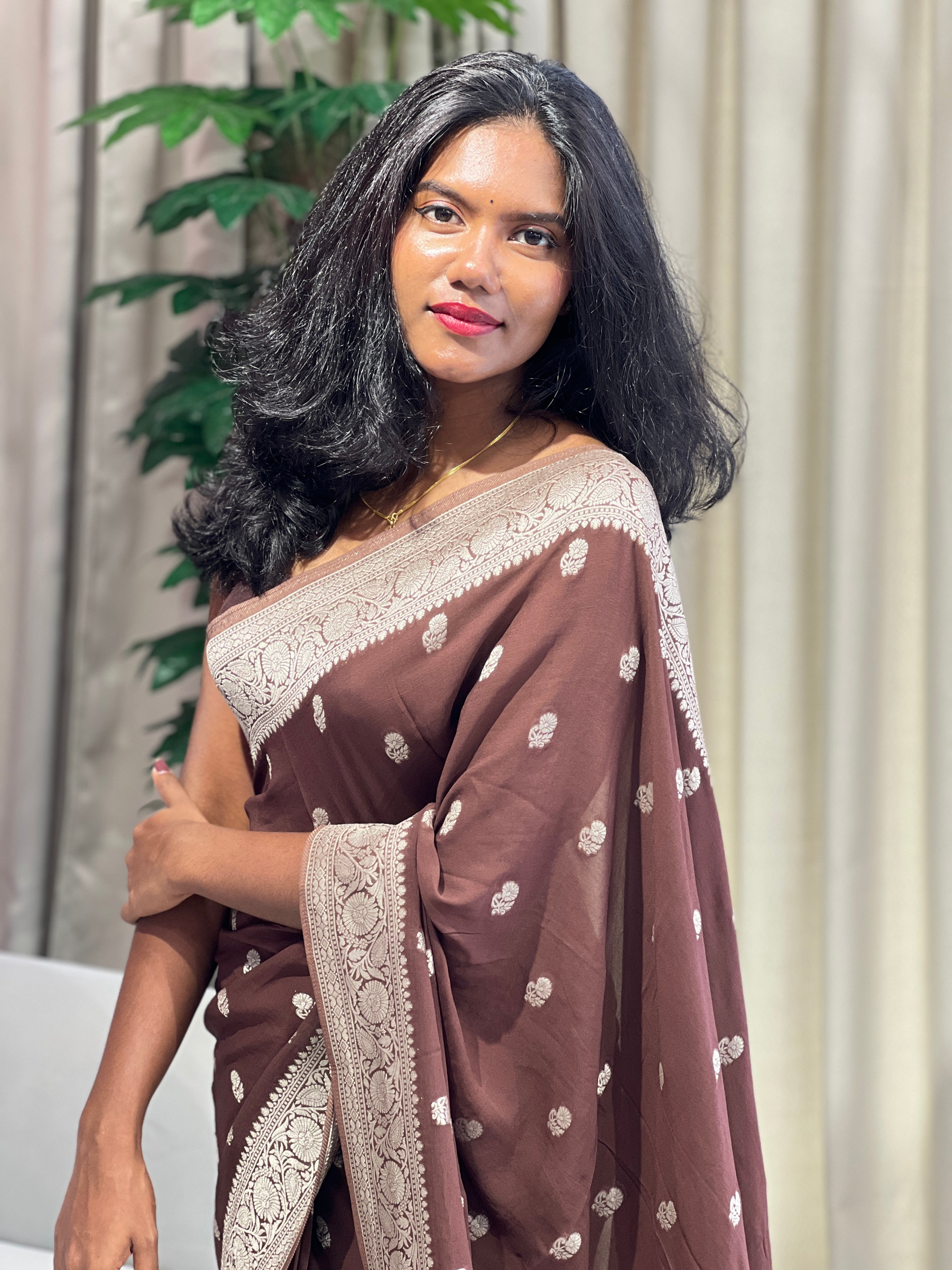Silver Zari And Thread Woven Georgette Banarasi Saree | BYT105