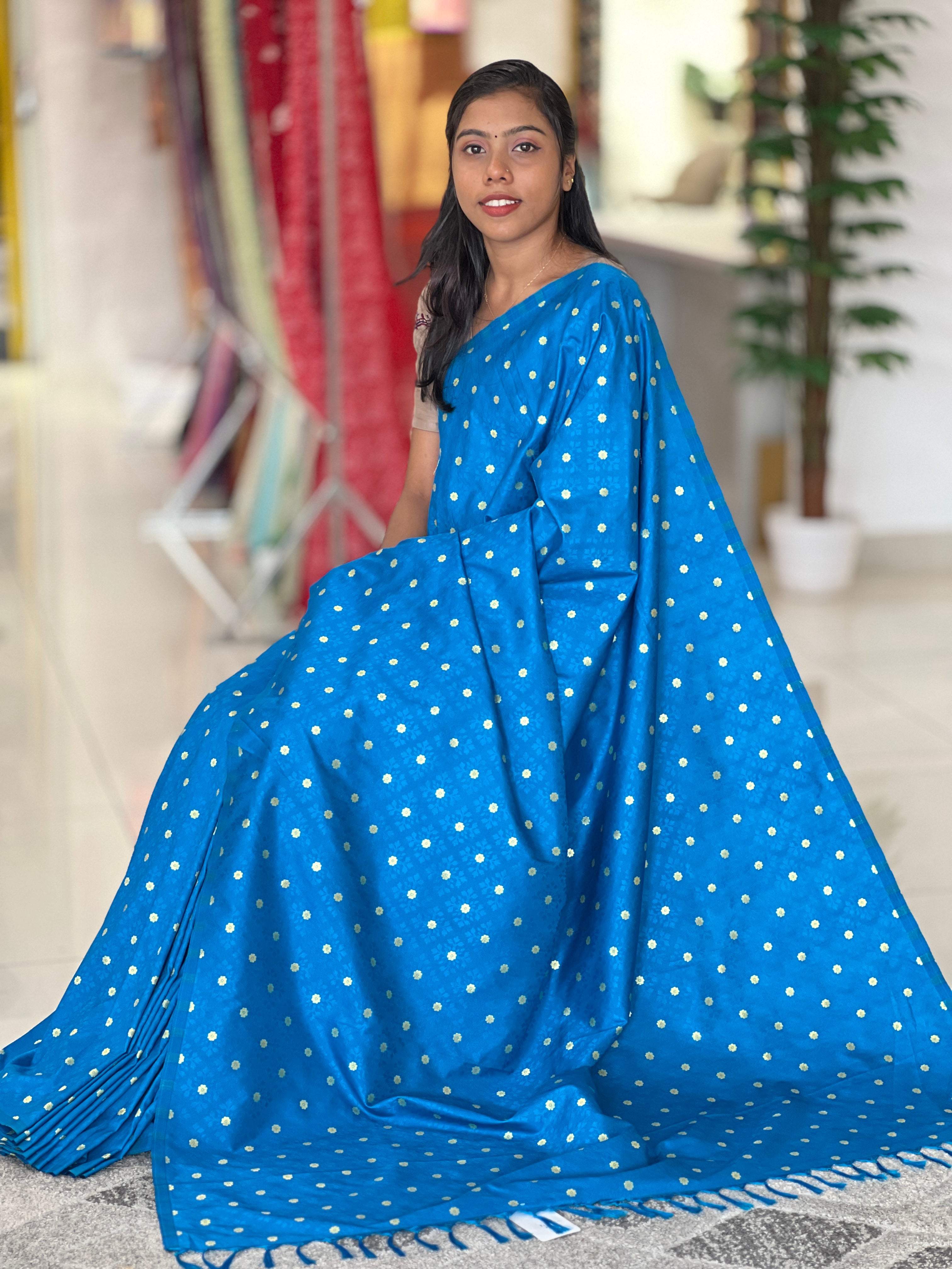 Floral Buta Weaved Blended Silk Saree | PDS123
