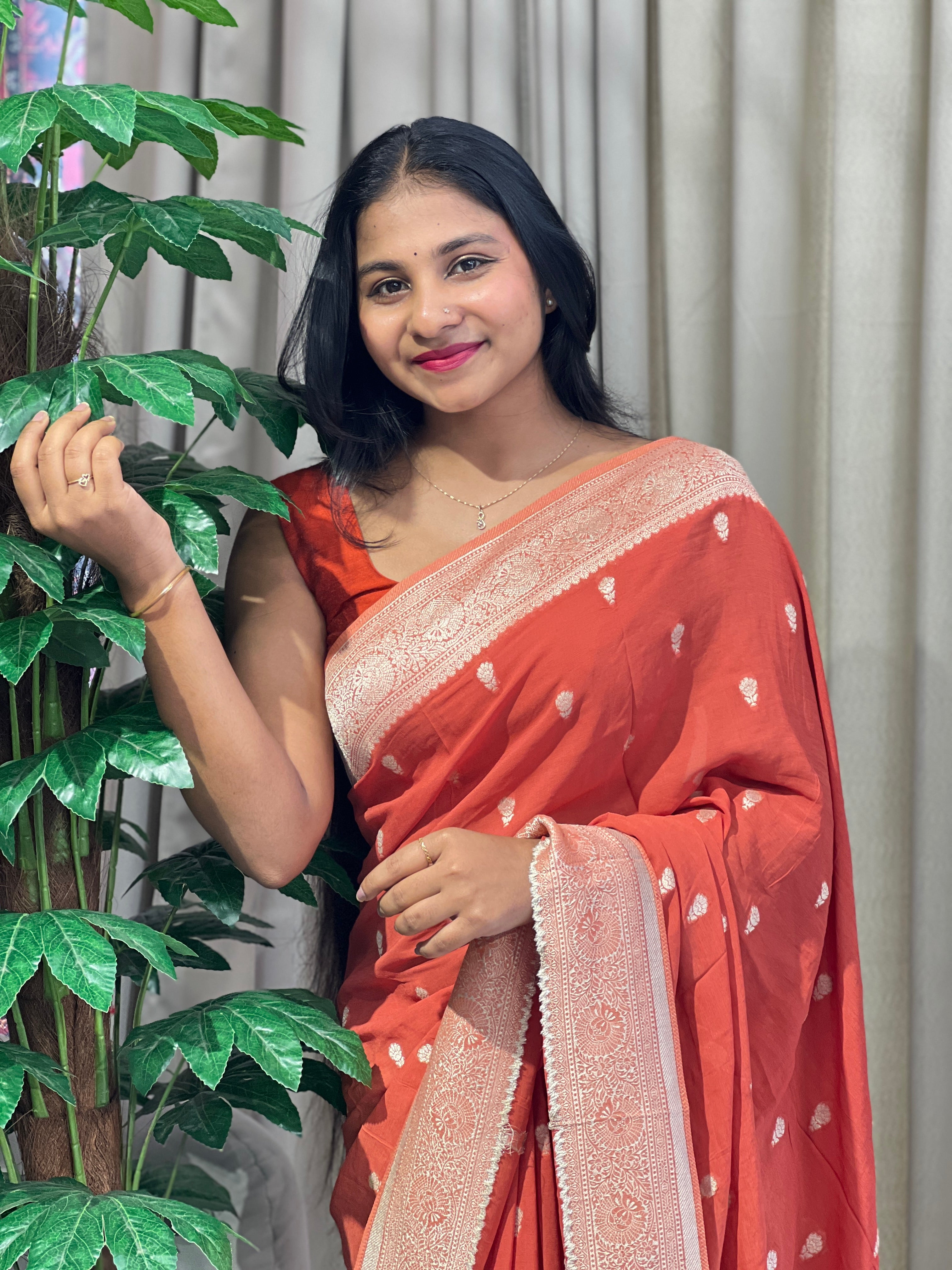 Silver Zari And Thread Woven Georgette Banarasi Saree | BYT103