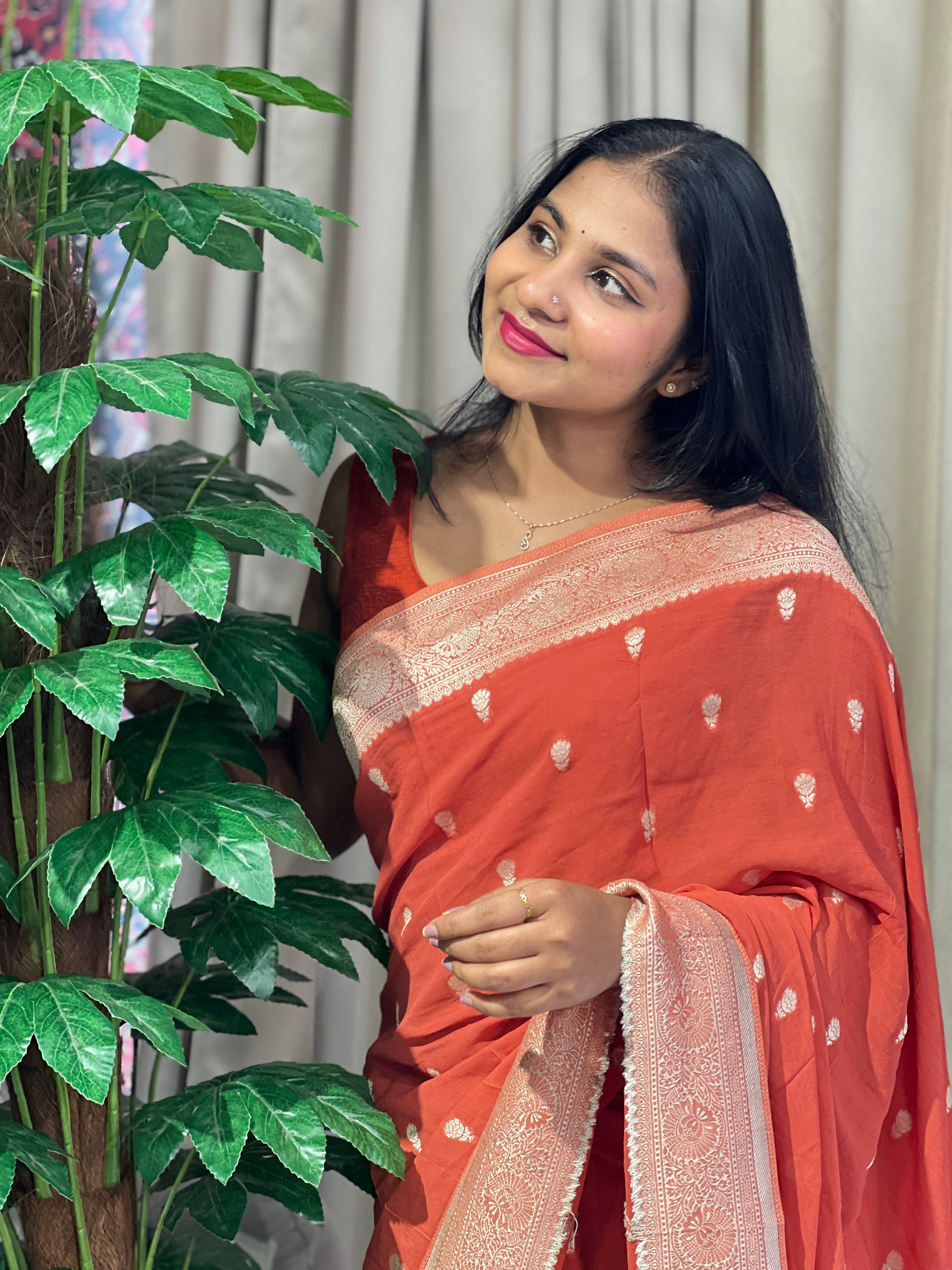Silver Zari And Thread Woven Georgette Banarasi Saree | BYT103