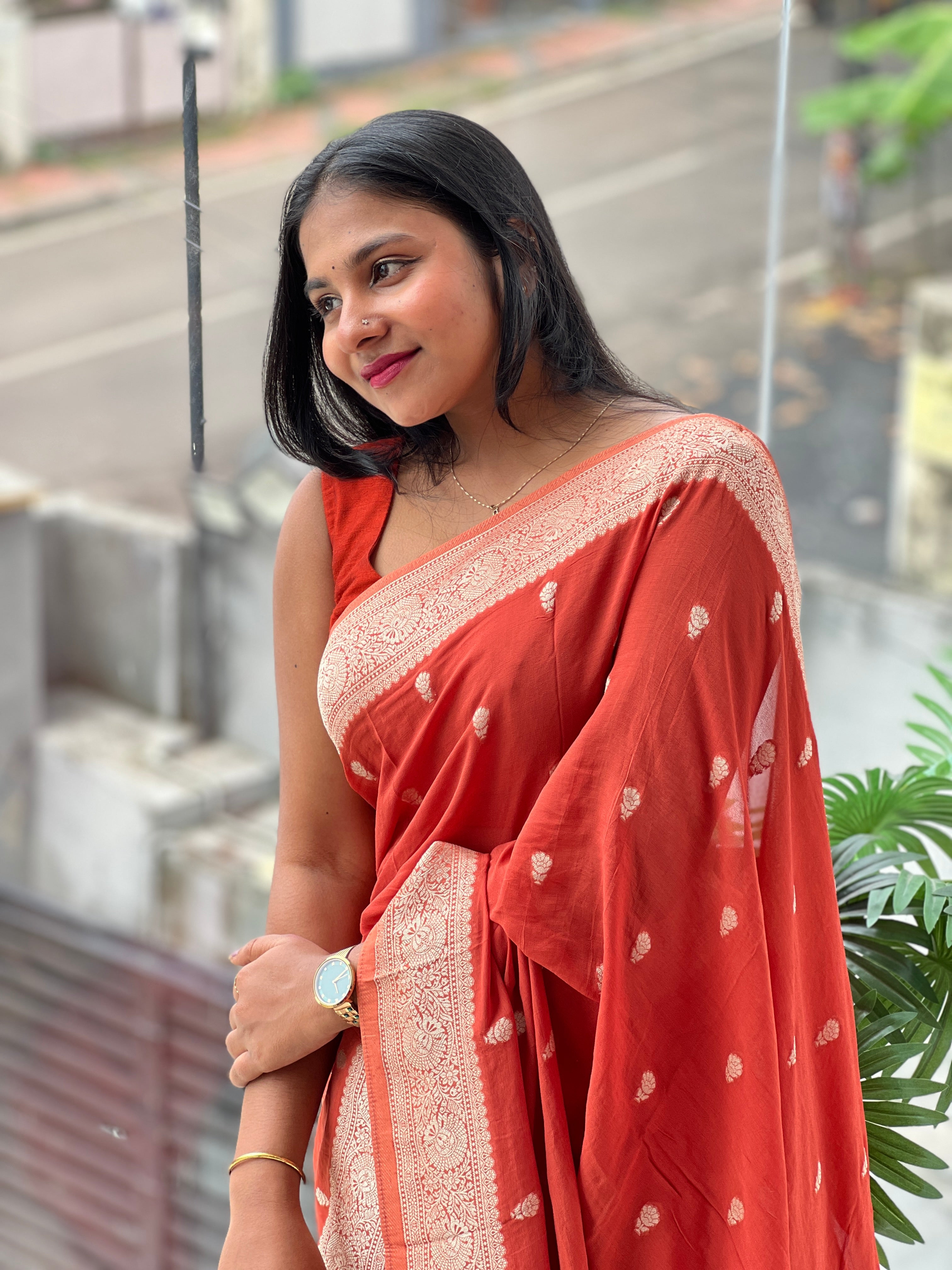 Silver Zari And Thread Woven Georgette Banarasi Saree | BYT103