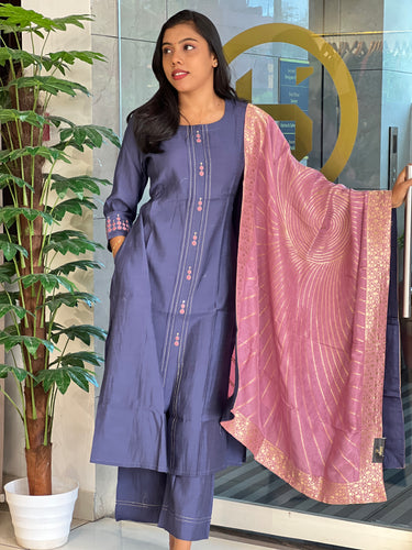 Thread Embroidered Chanderi Finish Kurta Set | DIL142