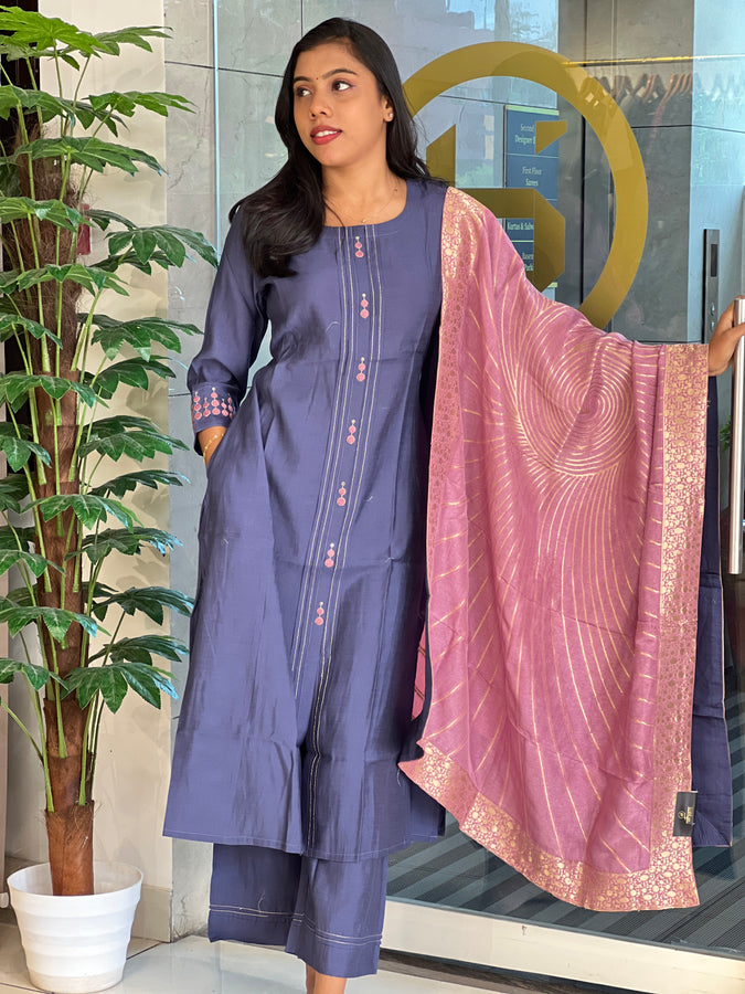 Thread Embroidered Chanderi Finish Kurta Set | DIL142
