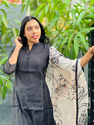 Zari Detailed Muslin Finish Kurta Set | DIL139