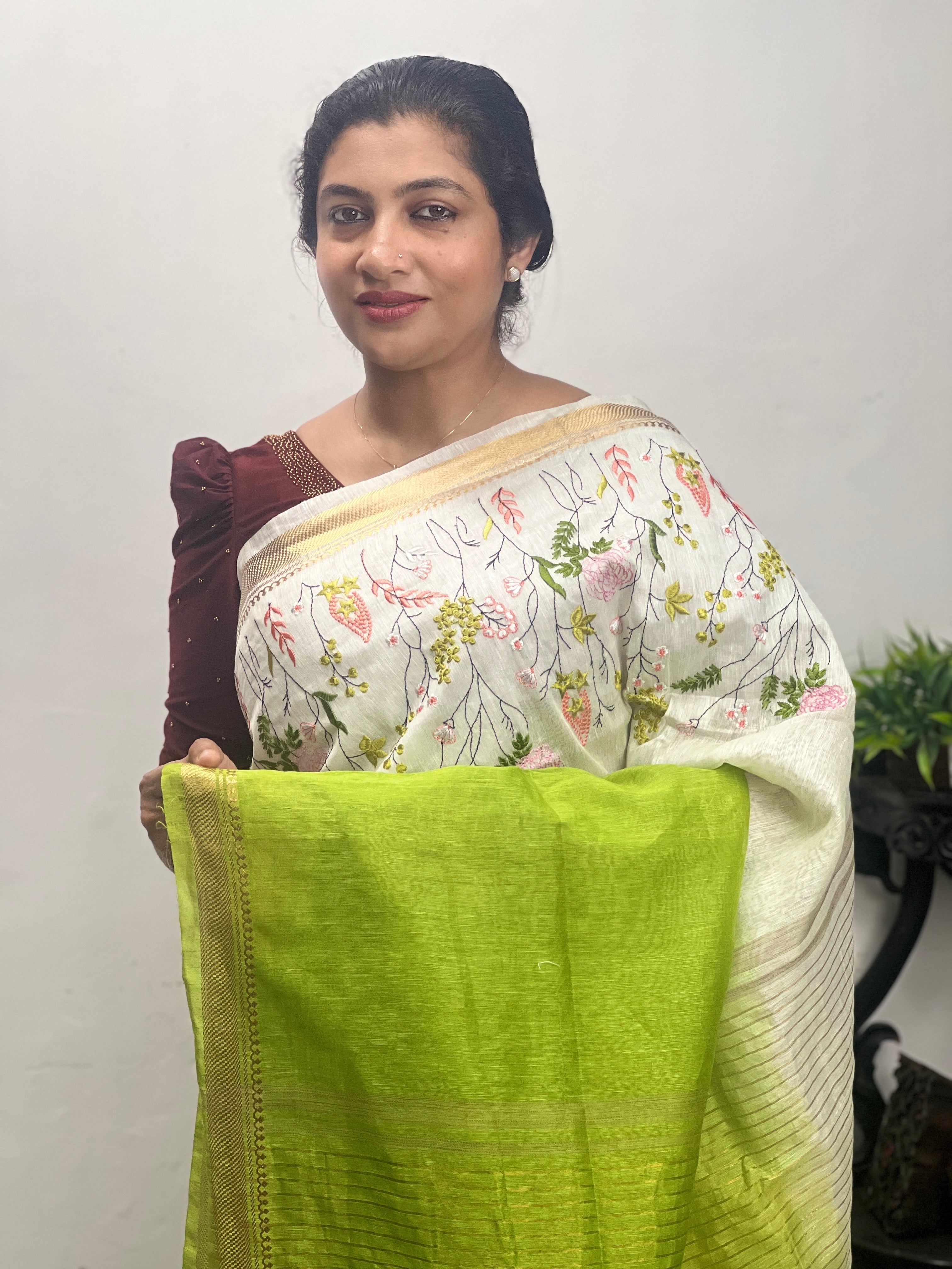 Shaded Floral Embroidery Design Plain Linen Saree | NHH145