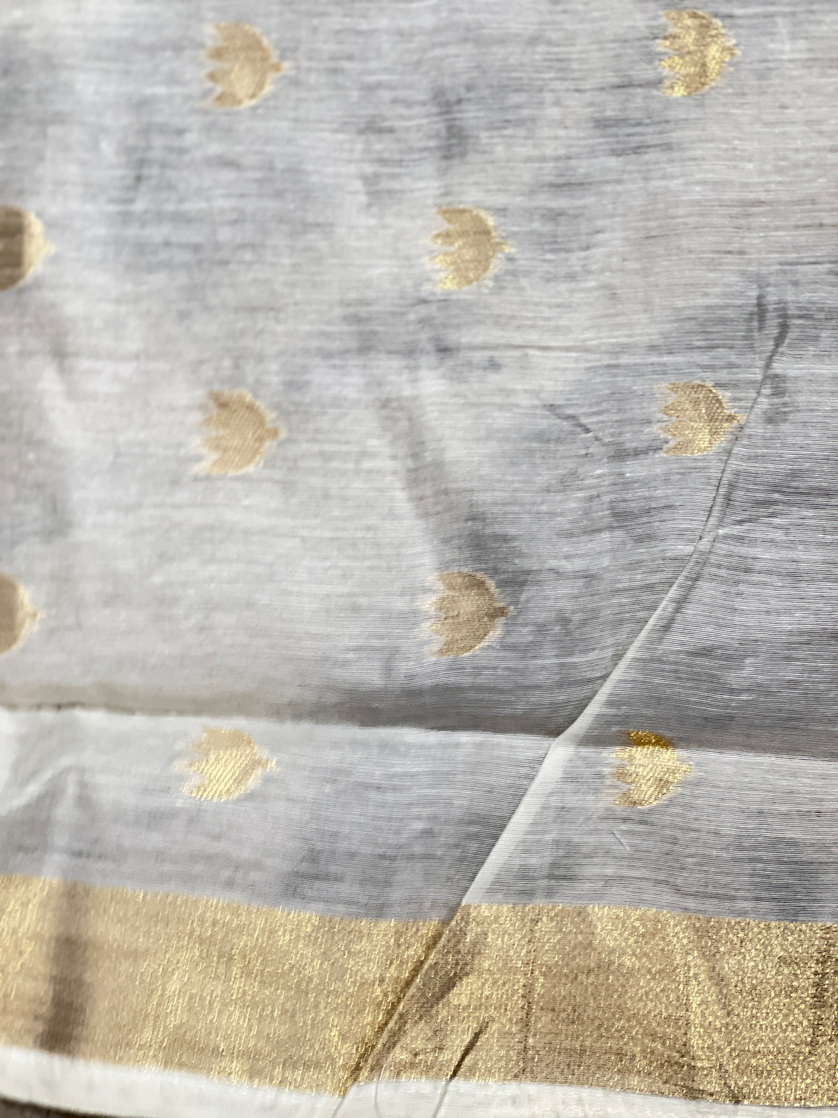Golden Zari Woven Pattern Chanderi Finish Saree | HT538