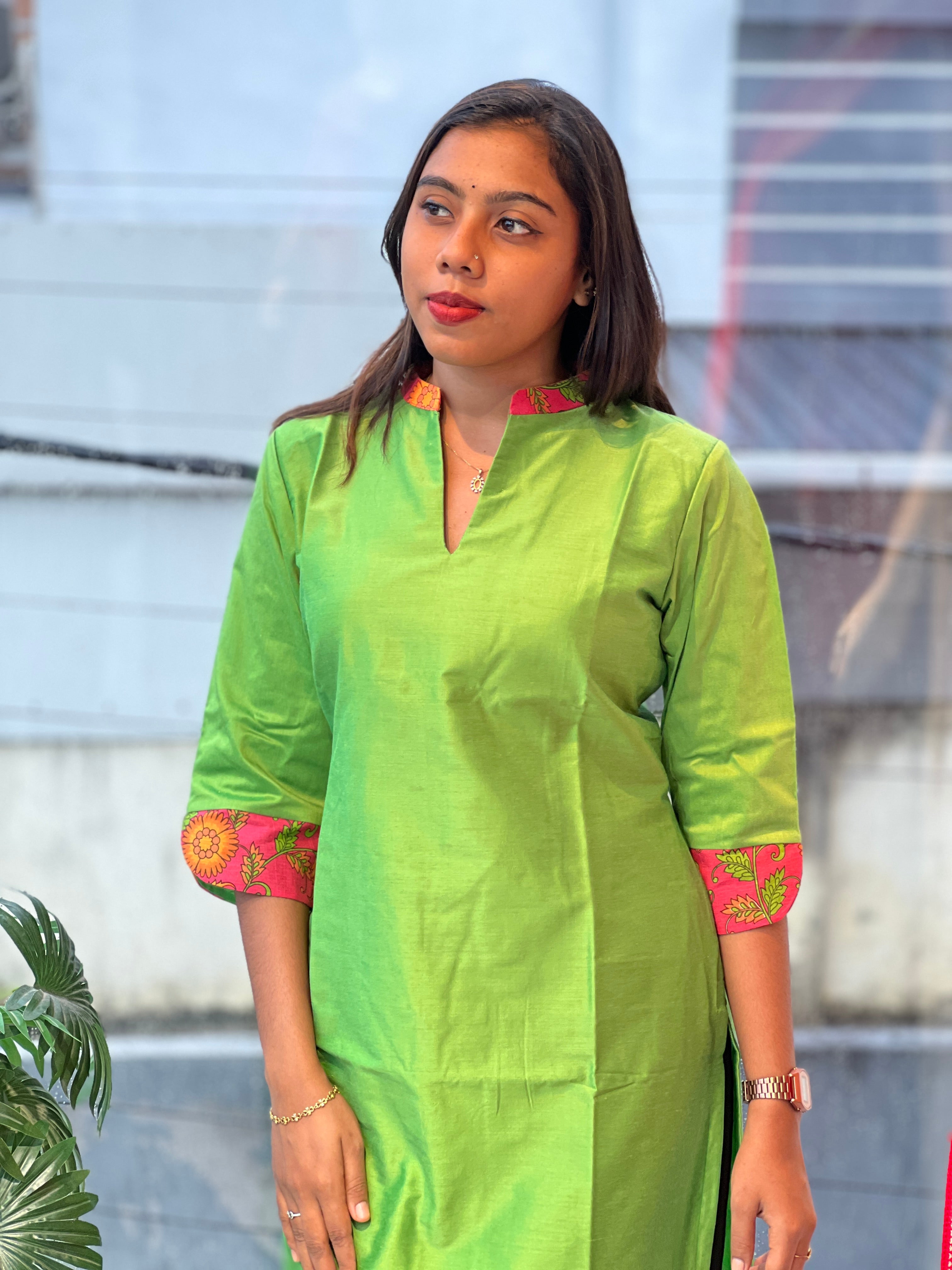 Patch Detailed Cotton Kurta | DNT881