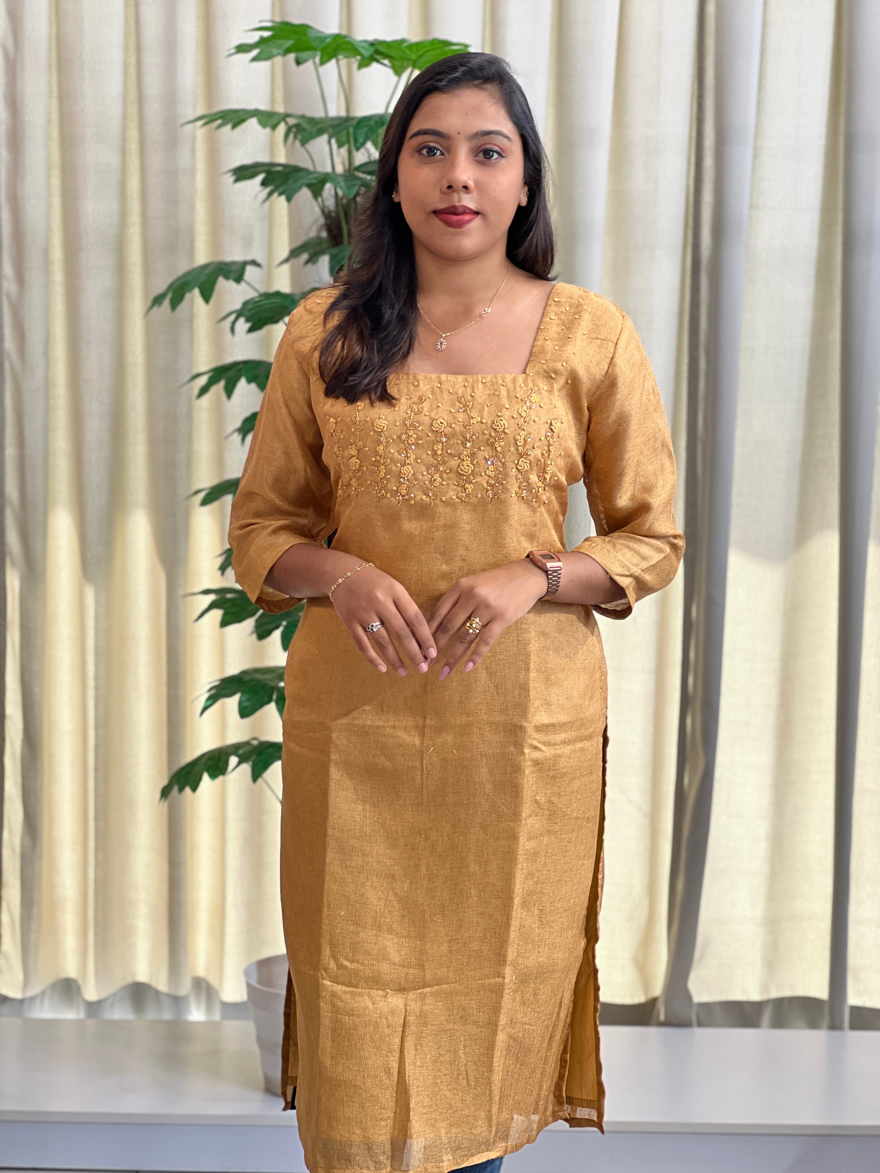 Embroidered Slub Linen Kurta | DNT722