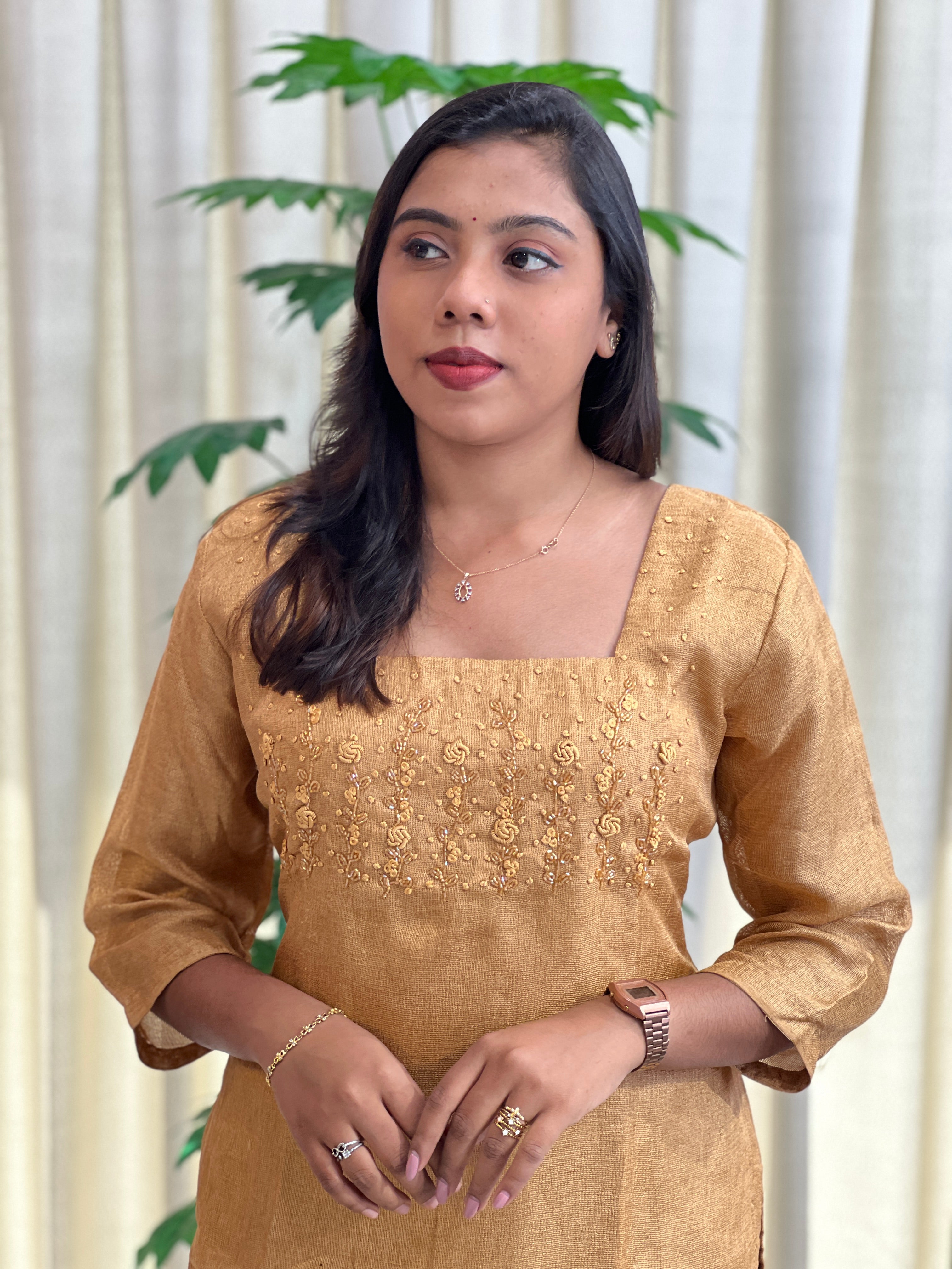 Embroidered Slub Linen Kurta | DNT722