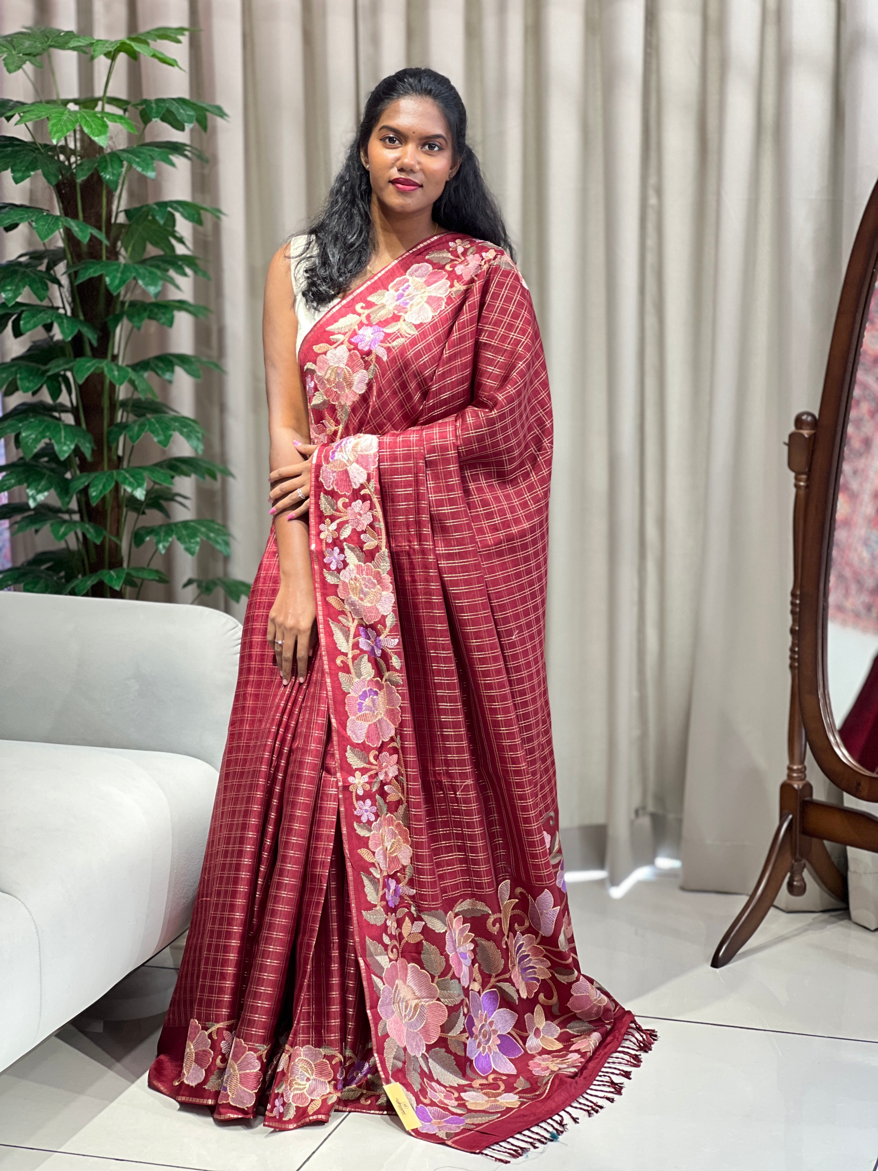 Check Weaving Floral Patterned Semi Tussar Saree | SUN747