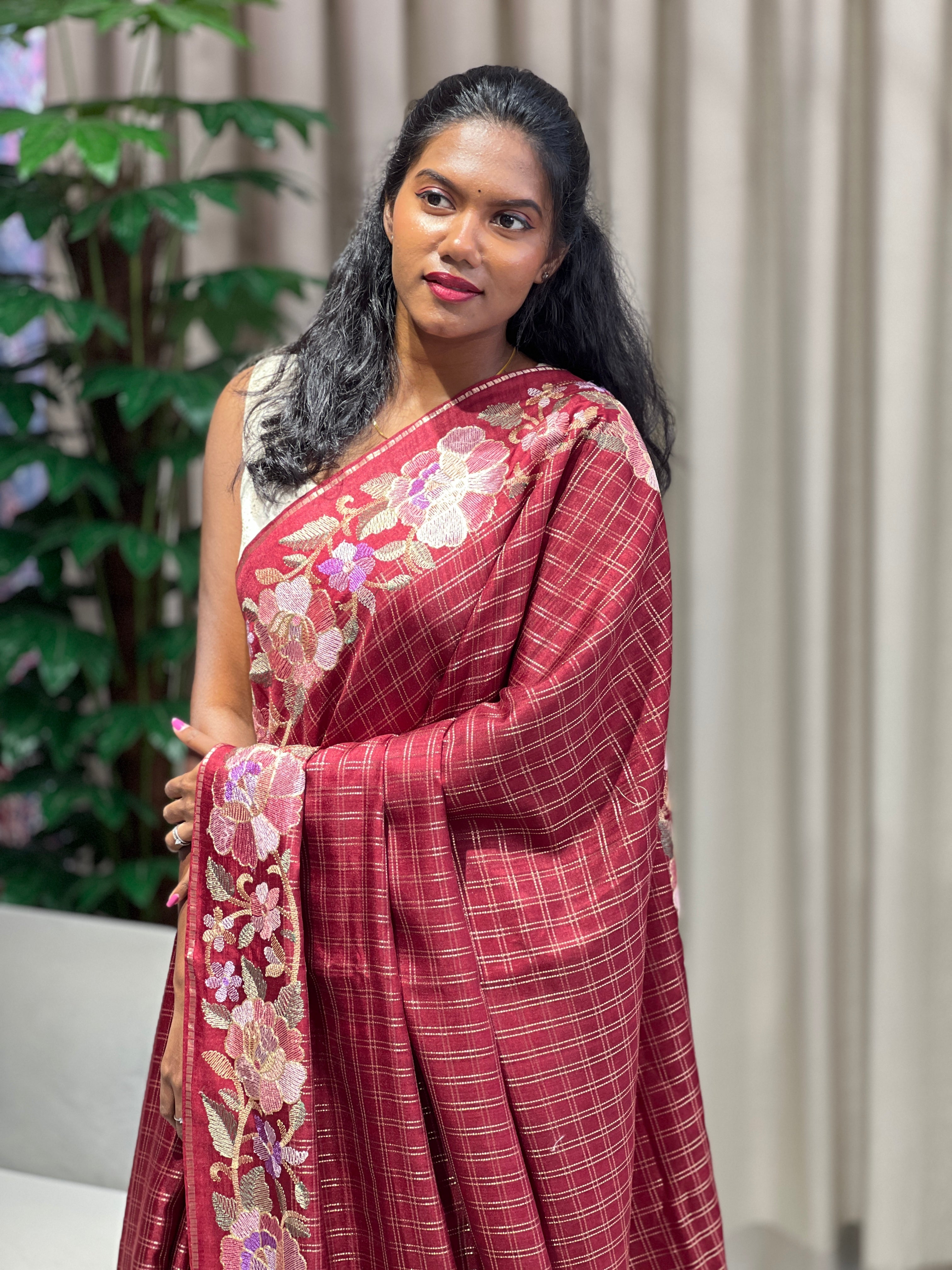 Check Weaving Floral Patterned Semi Tussar Saree | SUN747