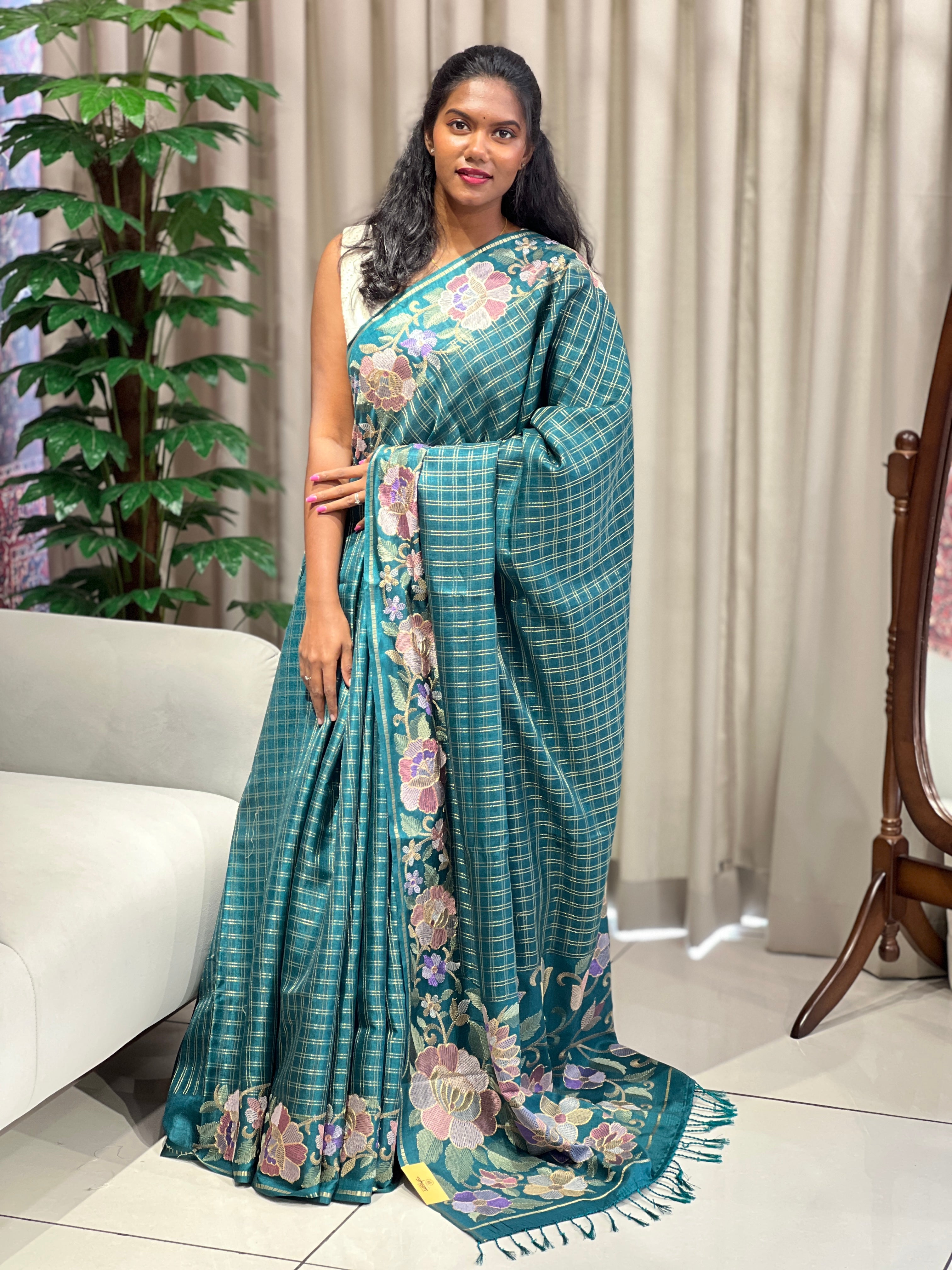 Check Weaving Floral Patterned Semi Tussar Saree | SUN749