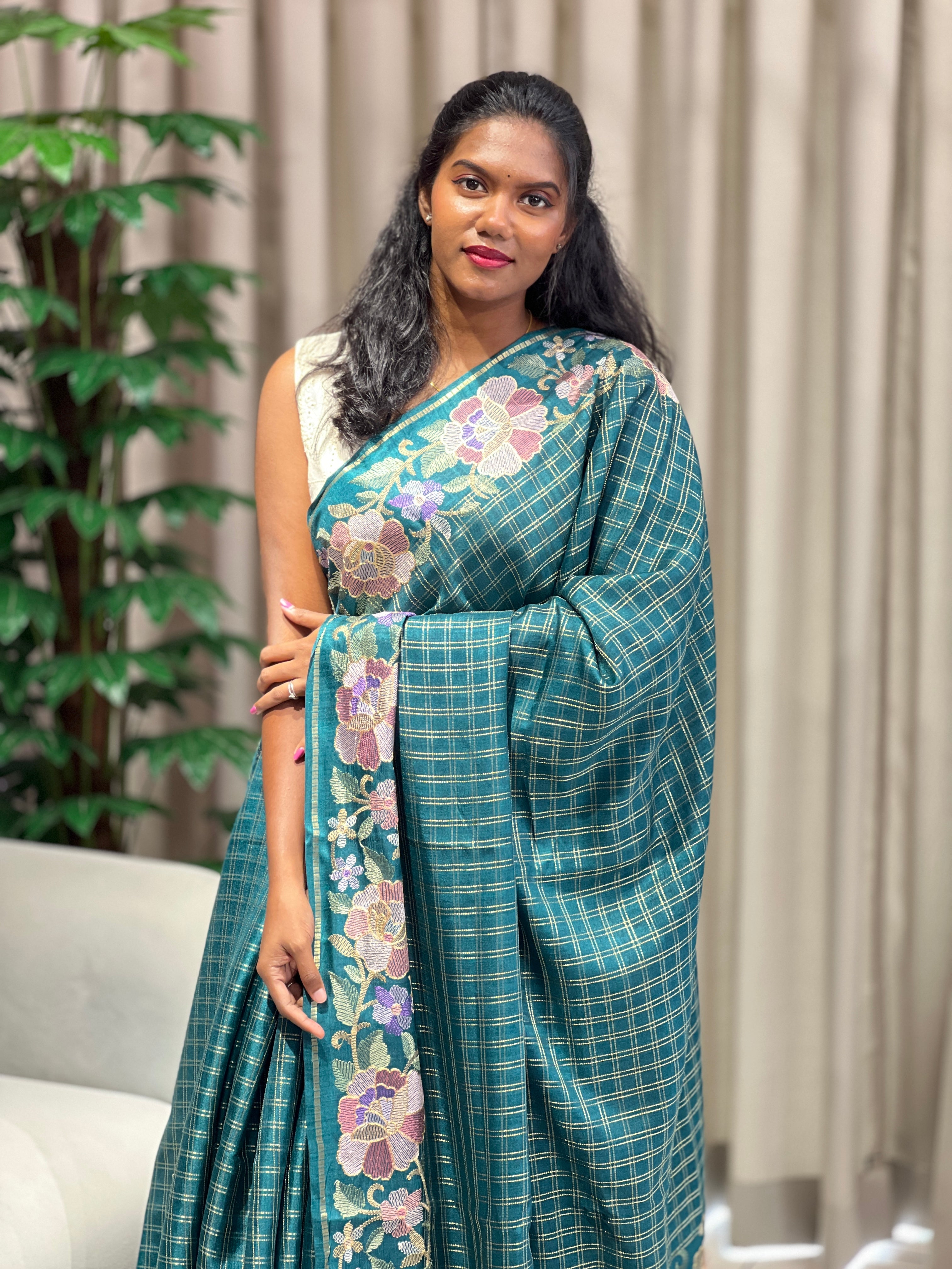 Check Weaving Floral Patterned Semi Tussar Saree | SUN749
