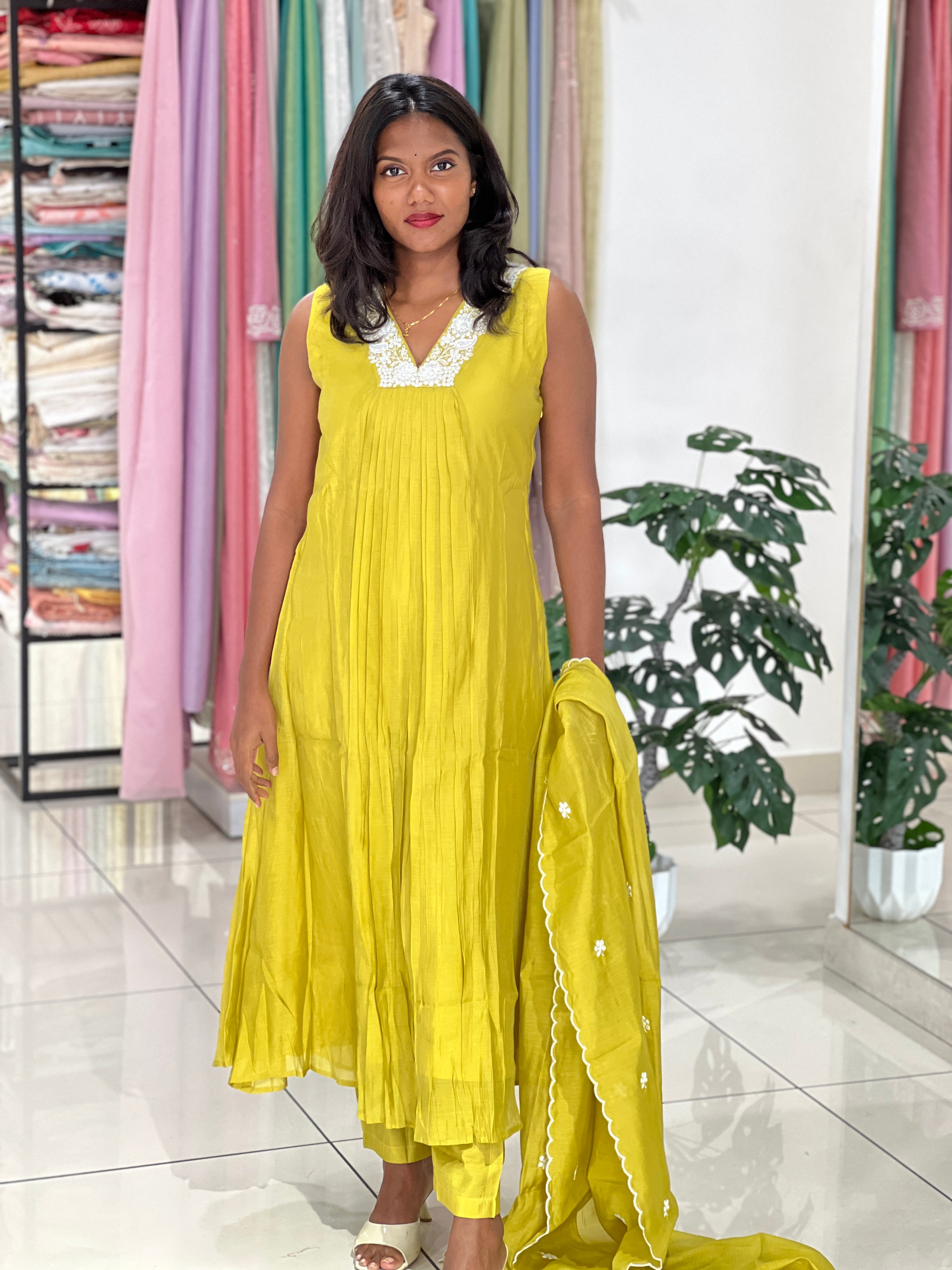 Floral Embroidered Muslin Silk Kurta Set | NAI225