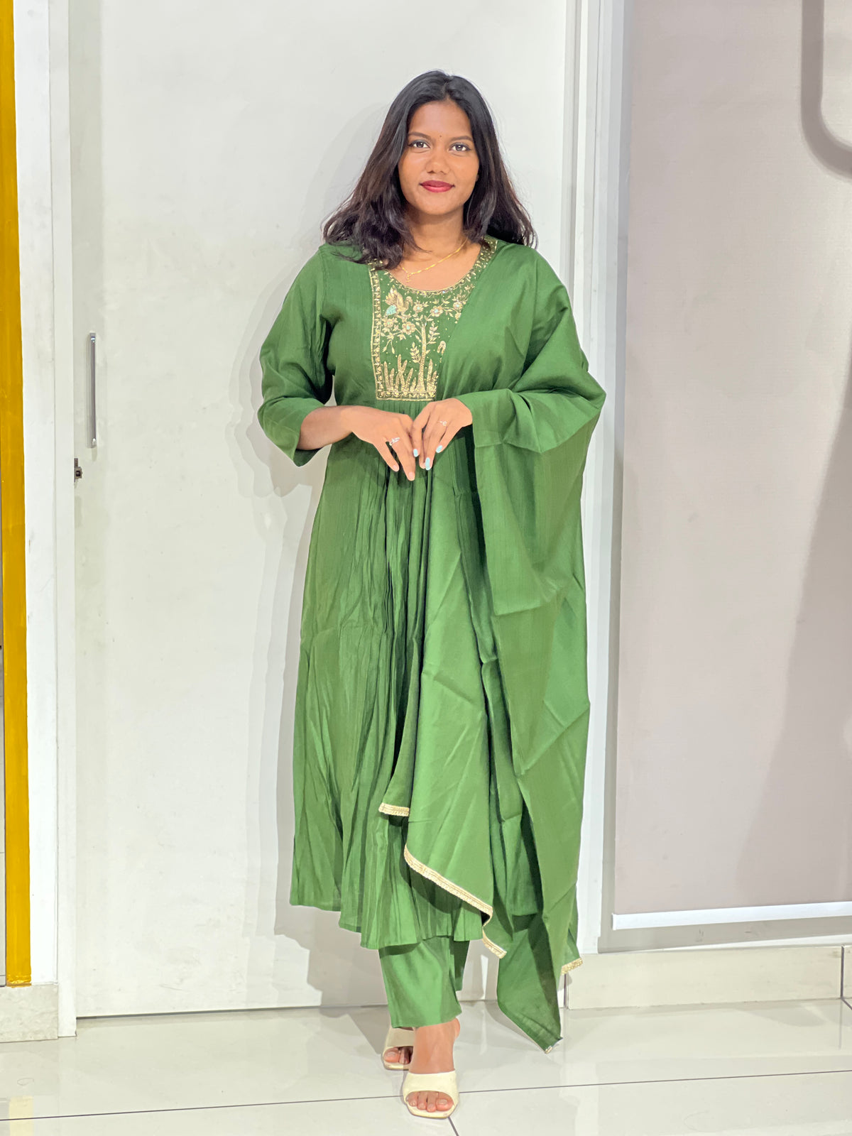 Hand Work Muslin Finish Kurta Set | SLM252