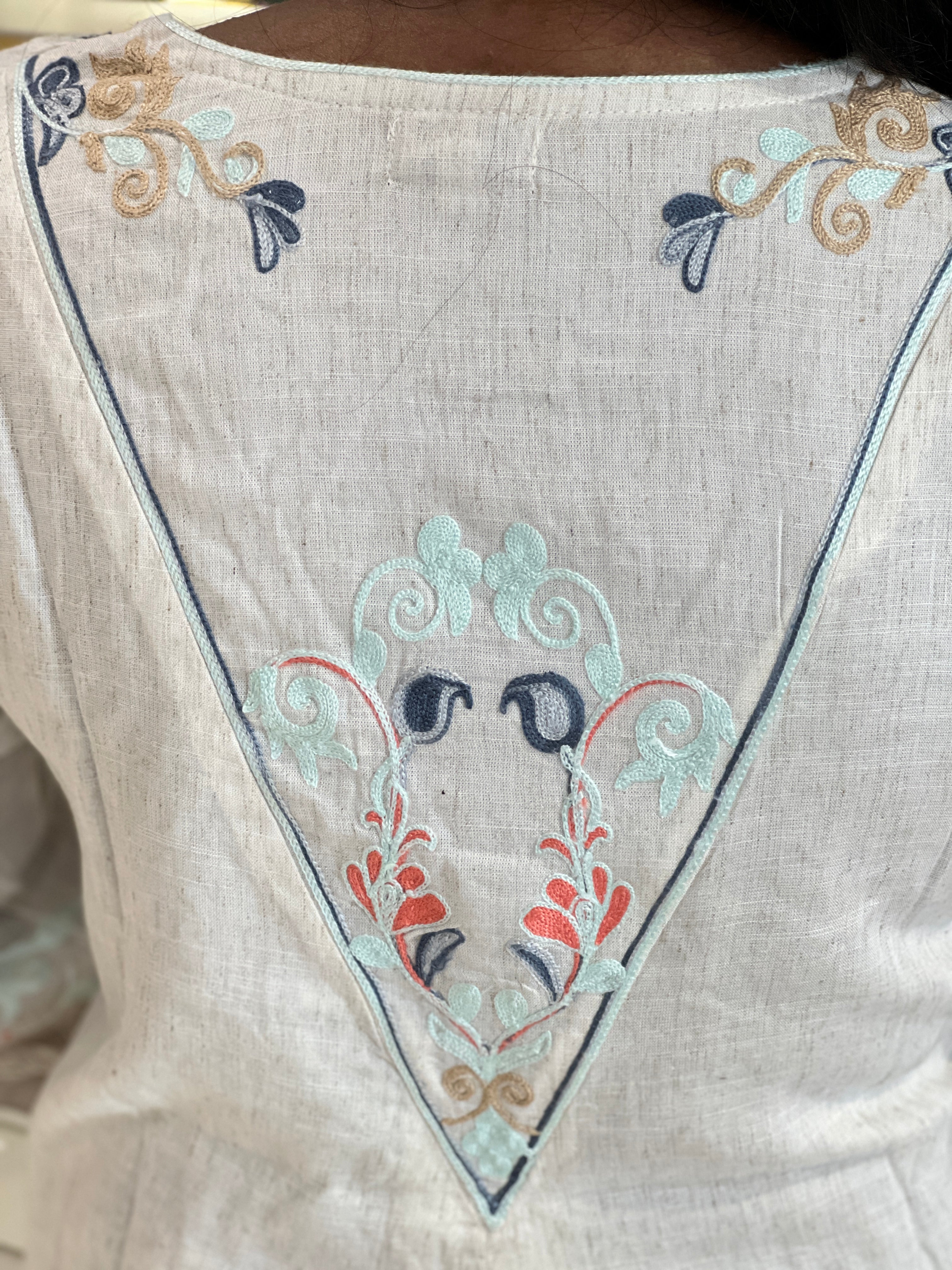Embroidery Detailed Kora Cotton Kurta | AOR122