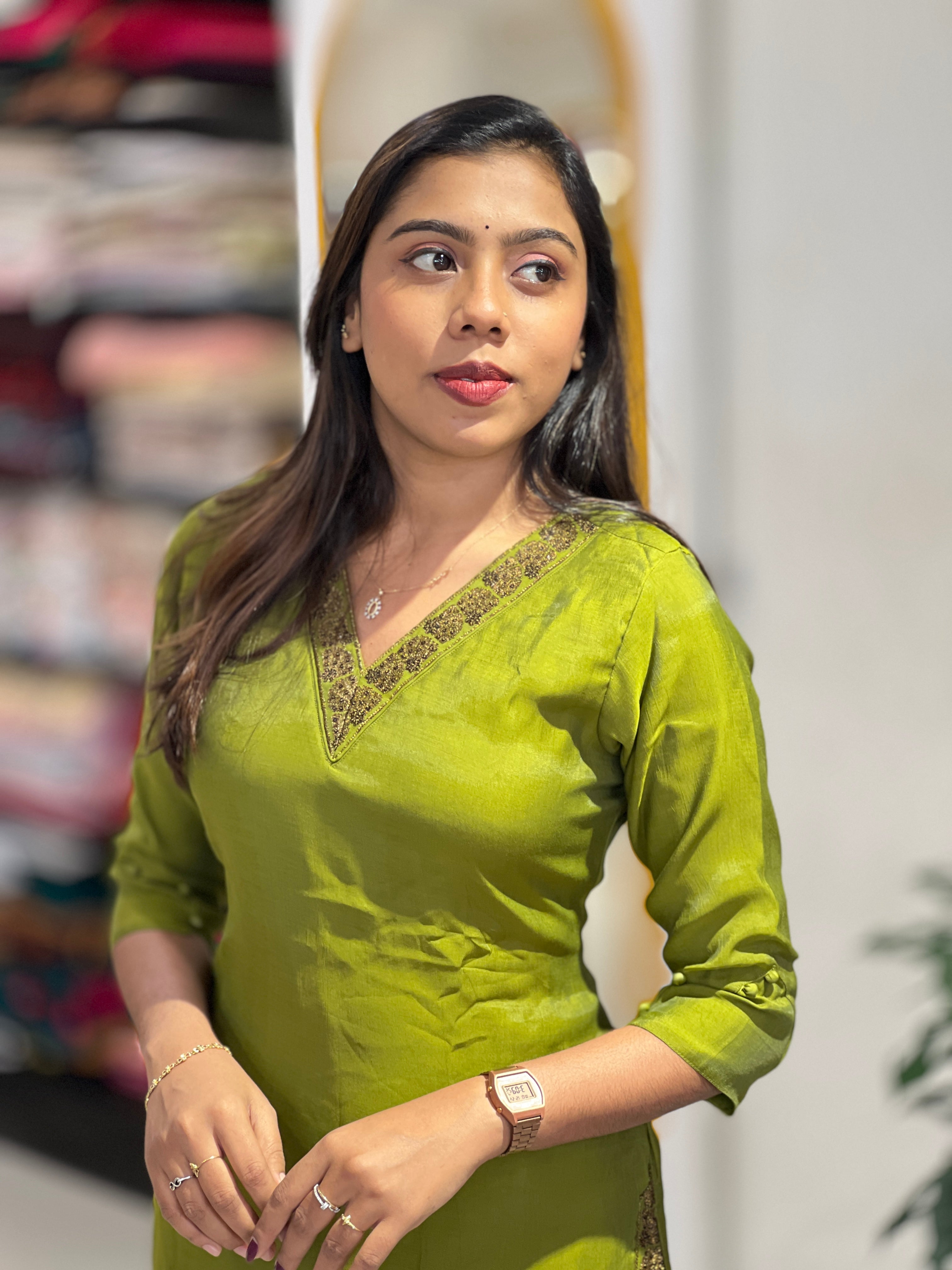 Zari & Sequins Detailed Muslin Kurta | SV298