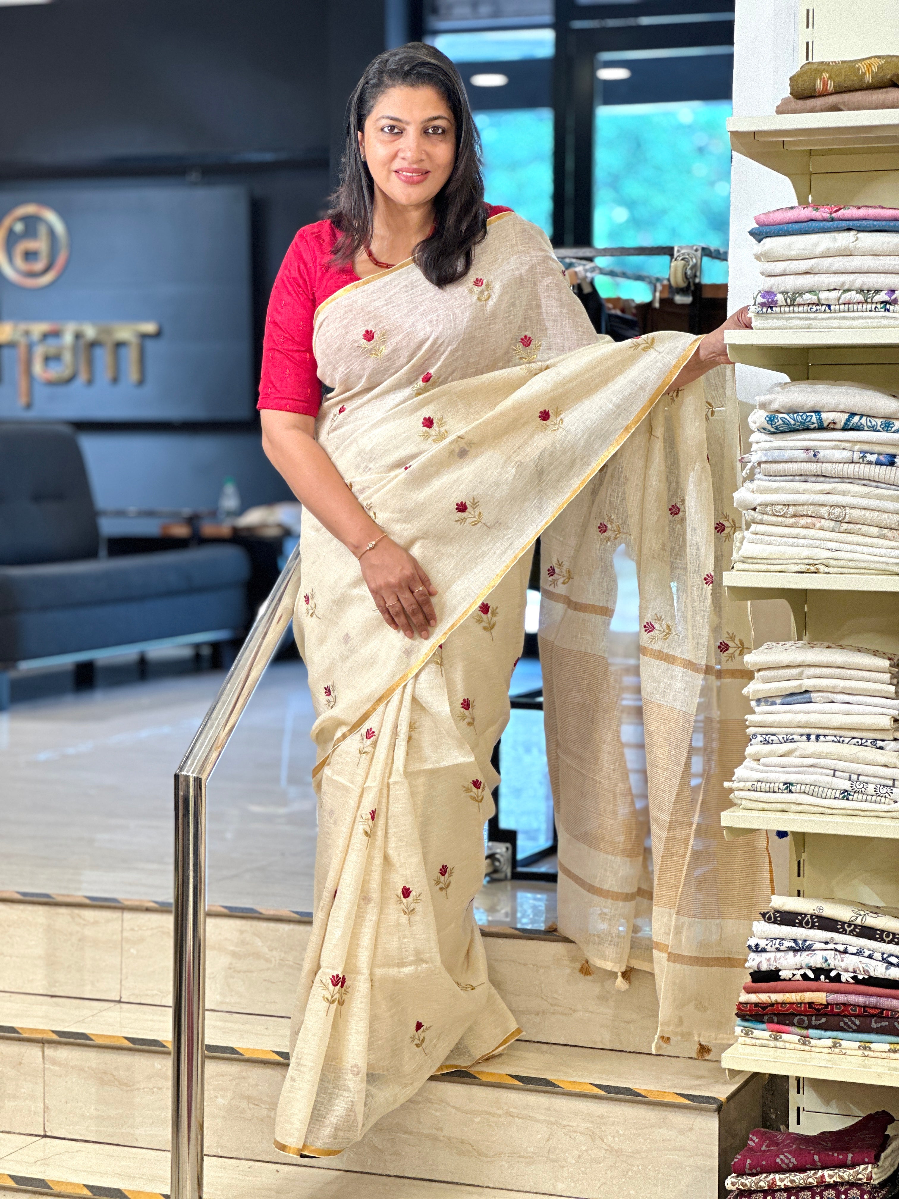 Floral Embroidery Detailed Linen Saree | DLS355