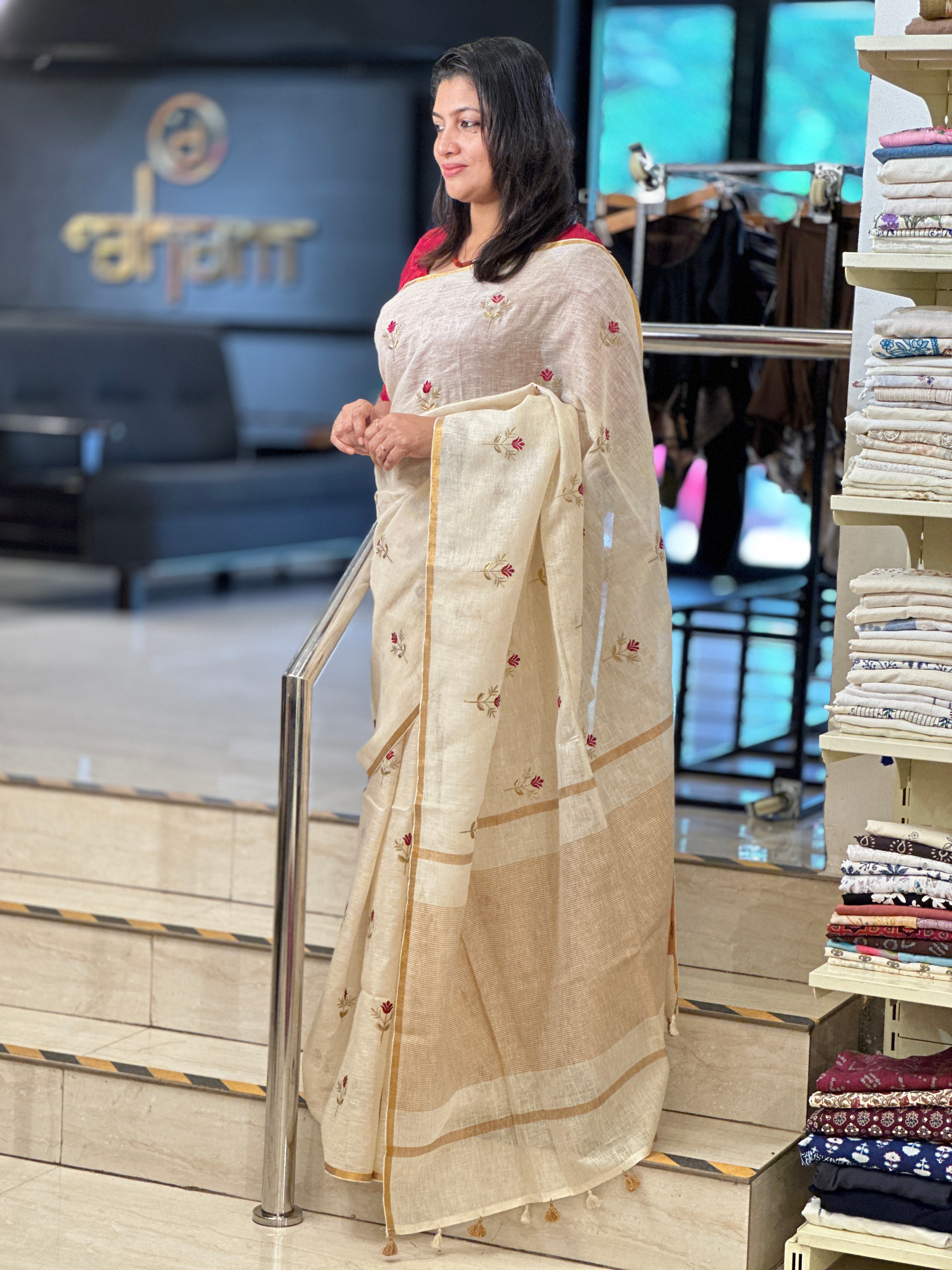 Floral Embroidery Detailed Linen Saree | DLS355