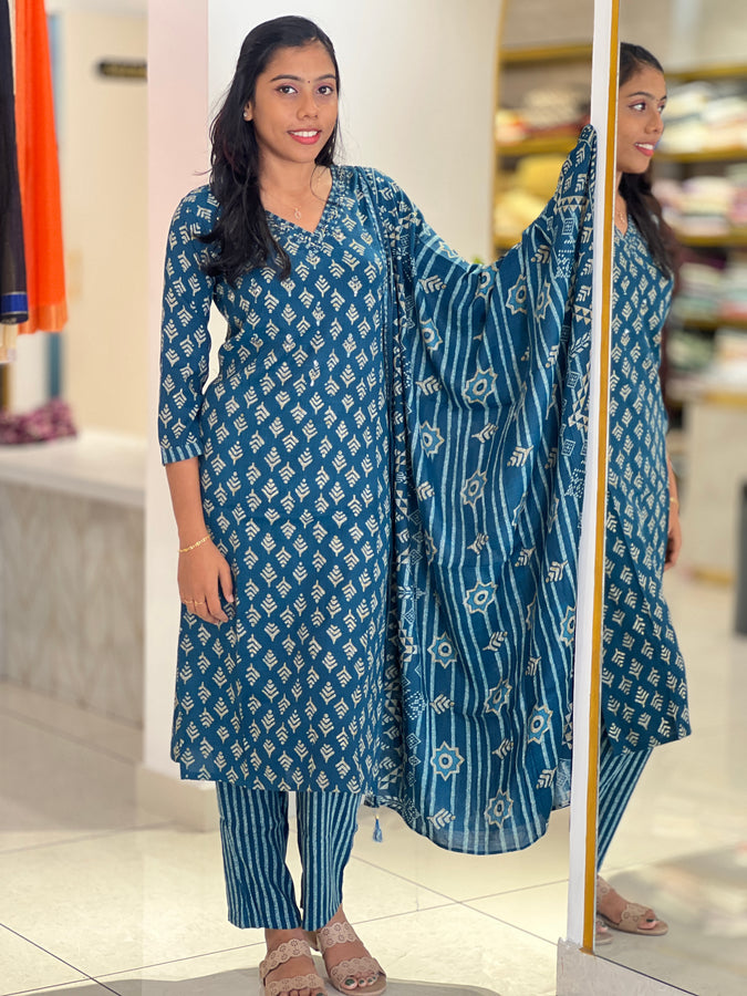 Floral Printed Pattern Rayon Finish Kurta Set | FW257