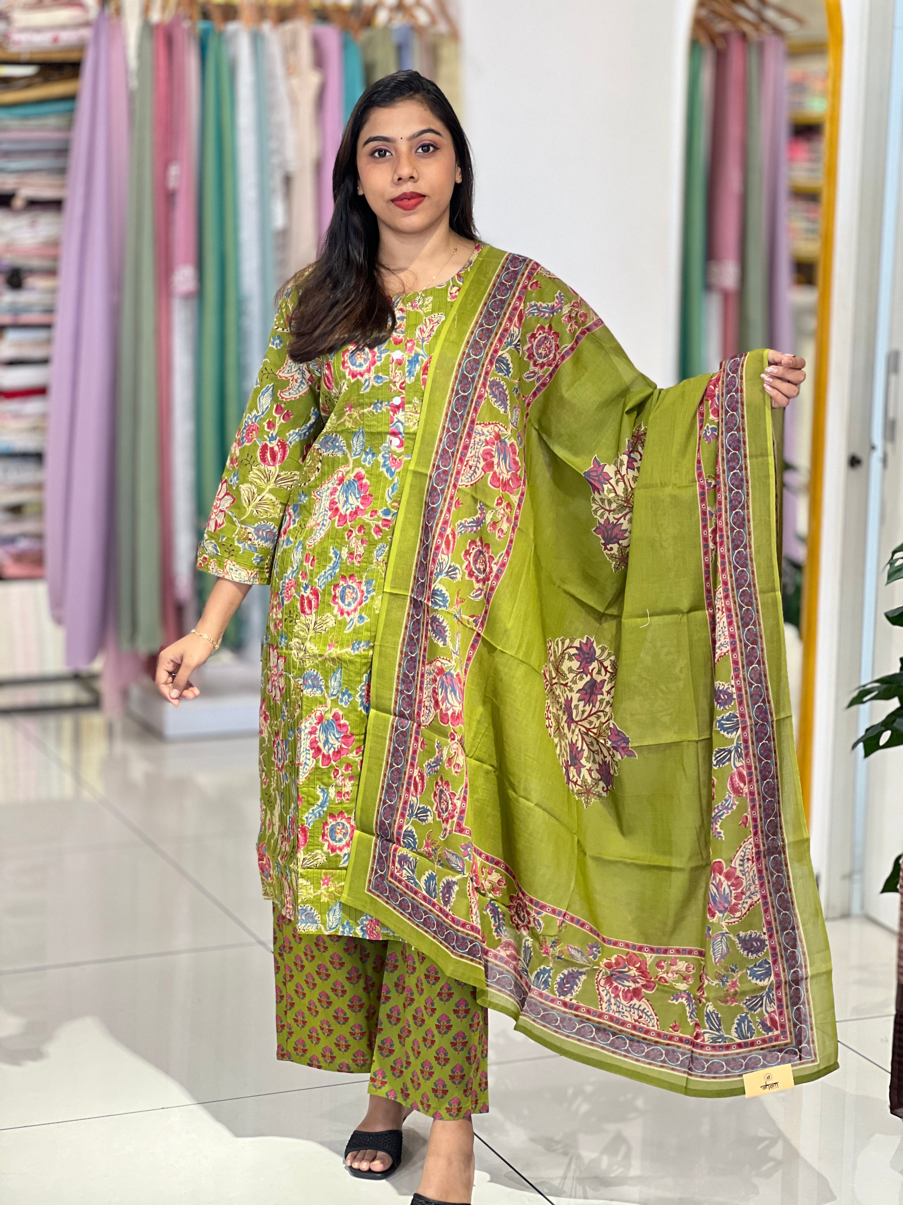 Floral Printed Pattern Kurta Set |OMF159
