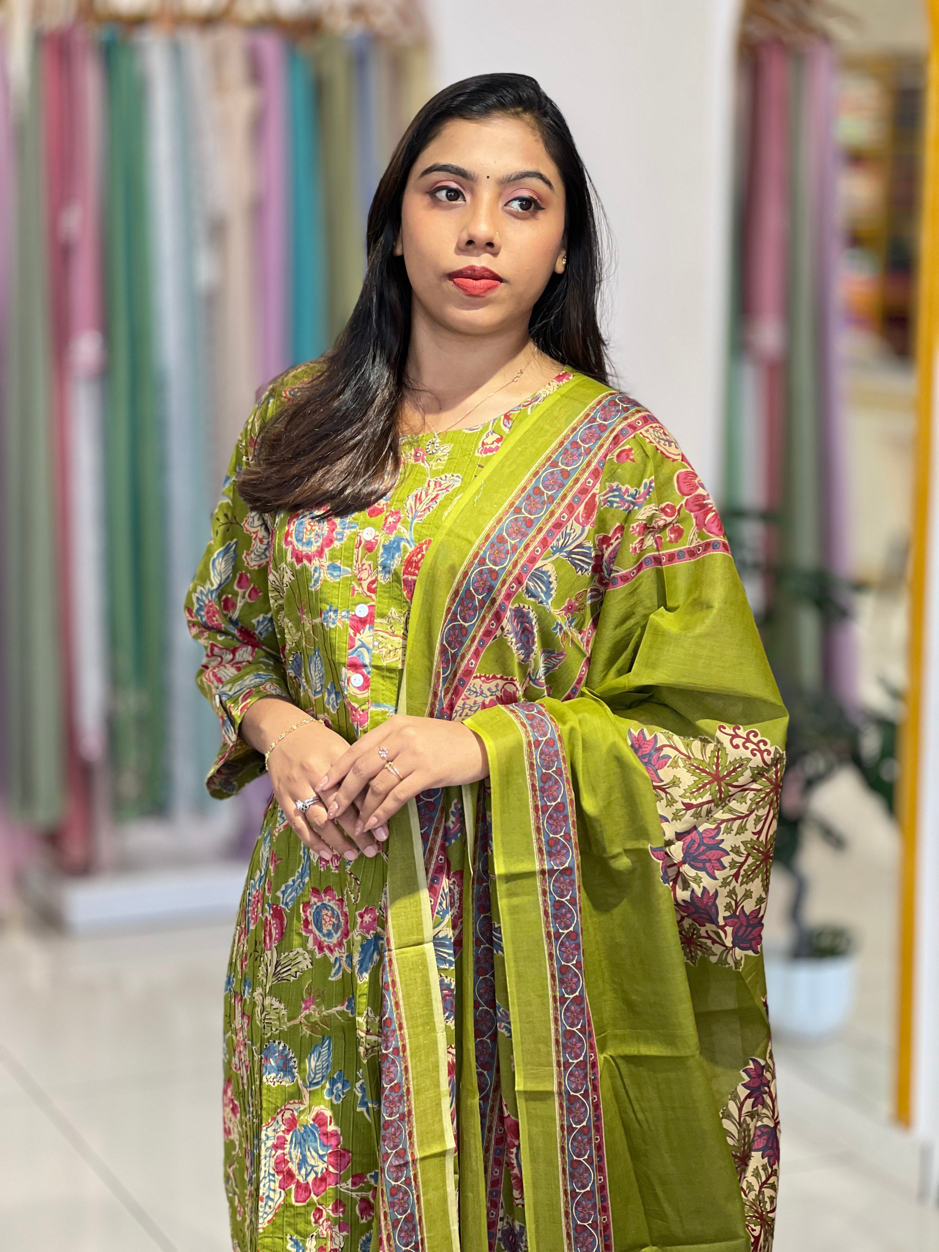 Floral Printed Pattern Kurta Set |OMF159