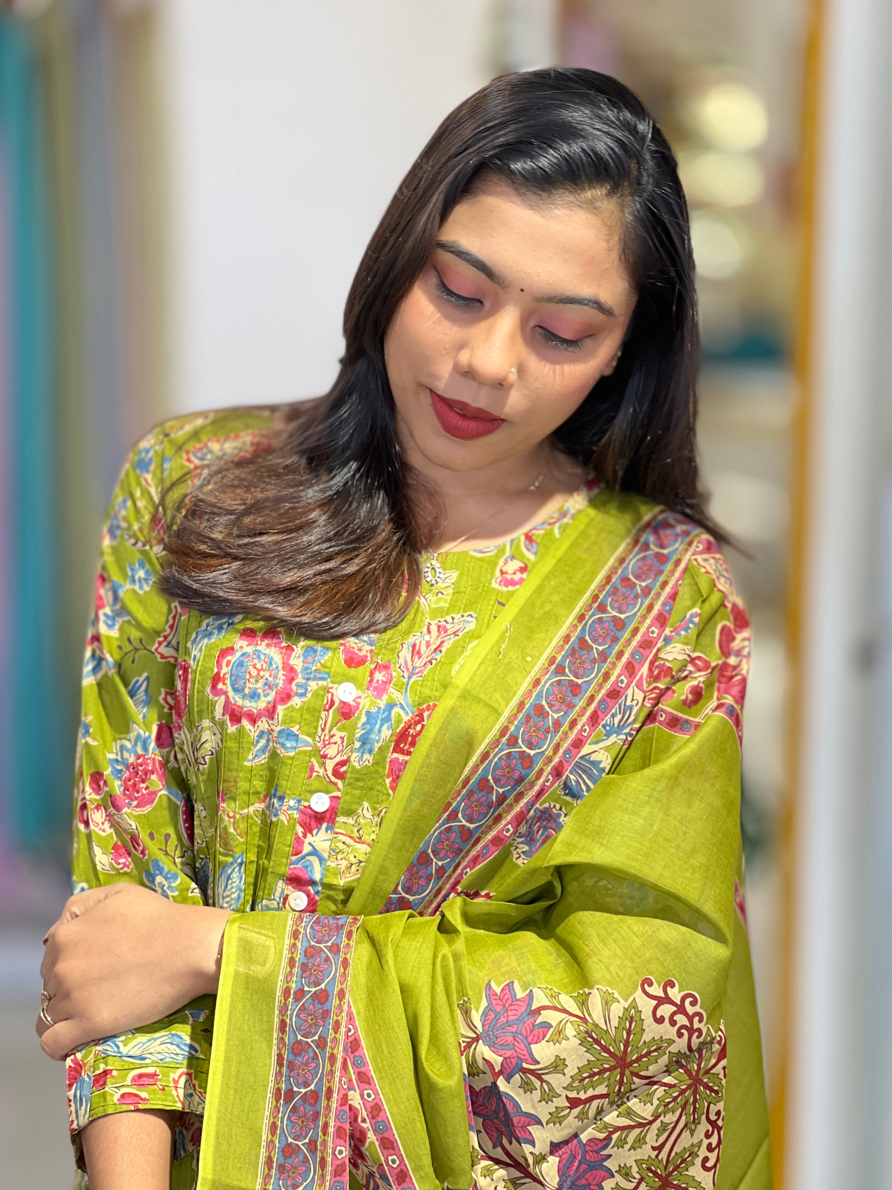 Floral Printed Pattern Kurta Set |OMF159
