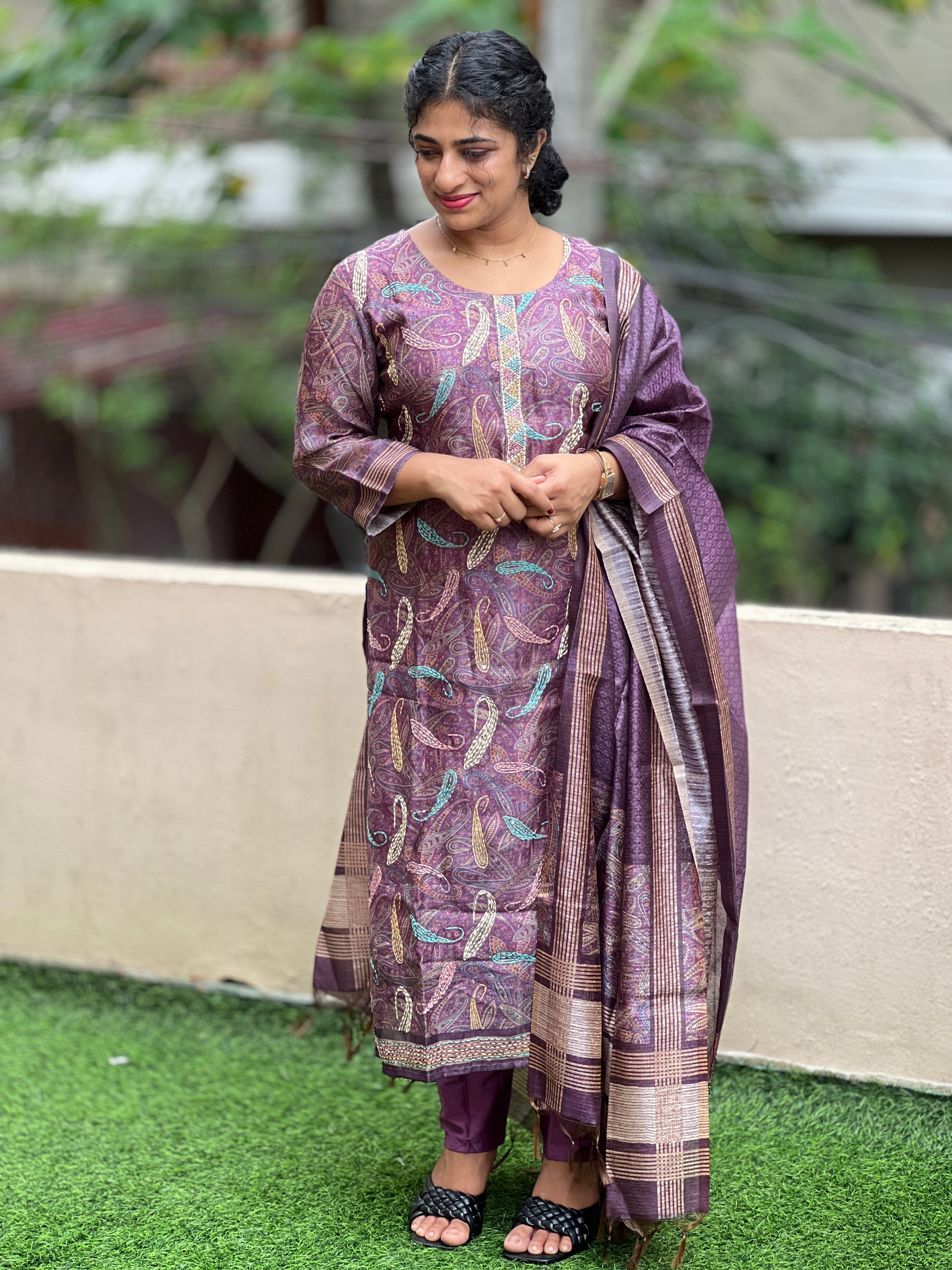 Paisley Design Tussar Finish Kurta Set | VAN120