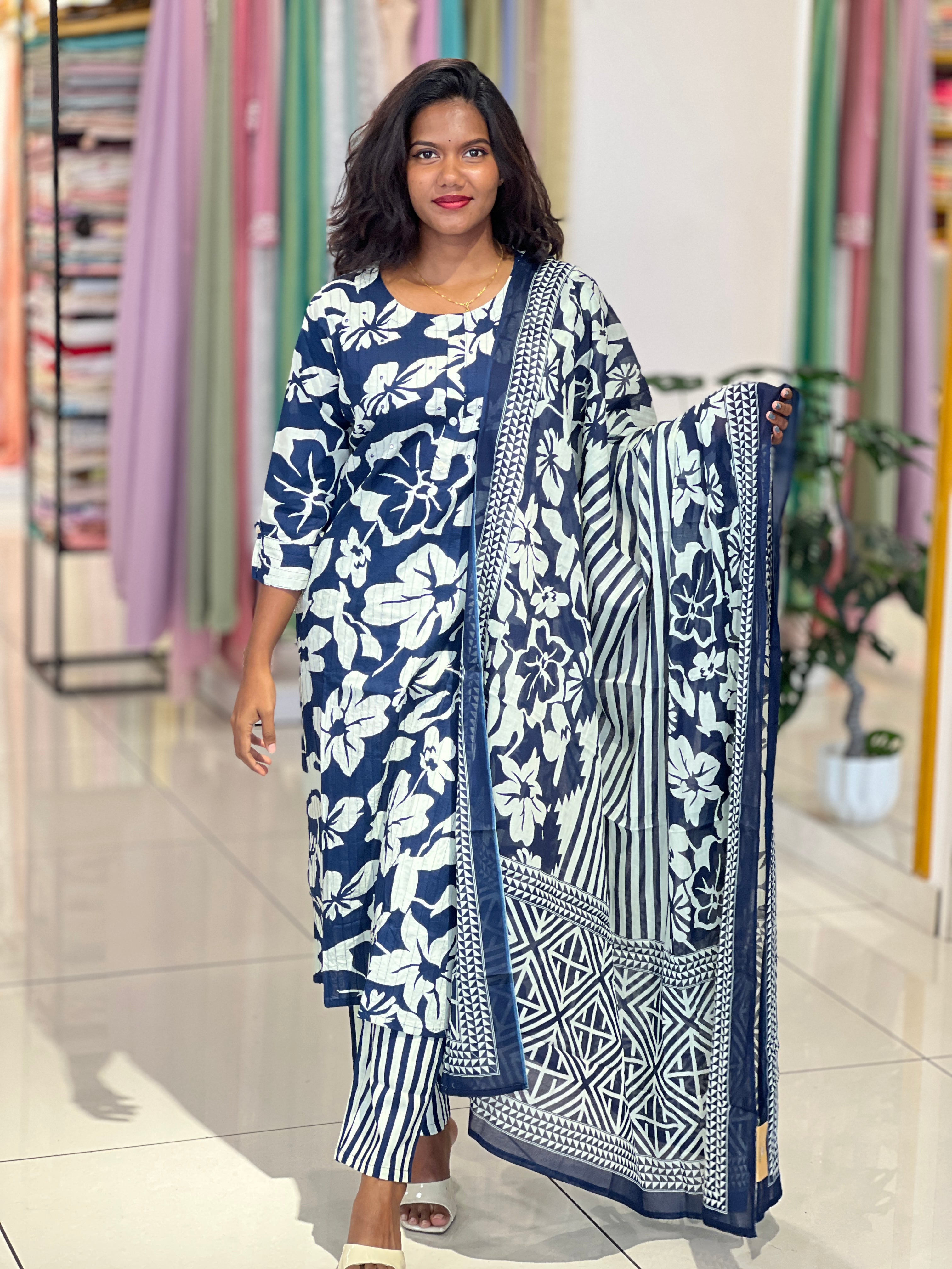 Floral Pattern Cotton Kurta Set | UNM131