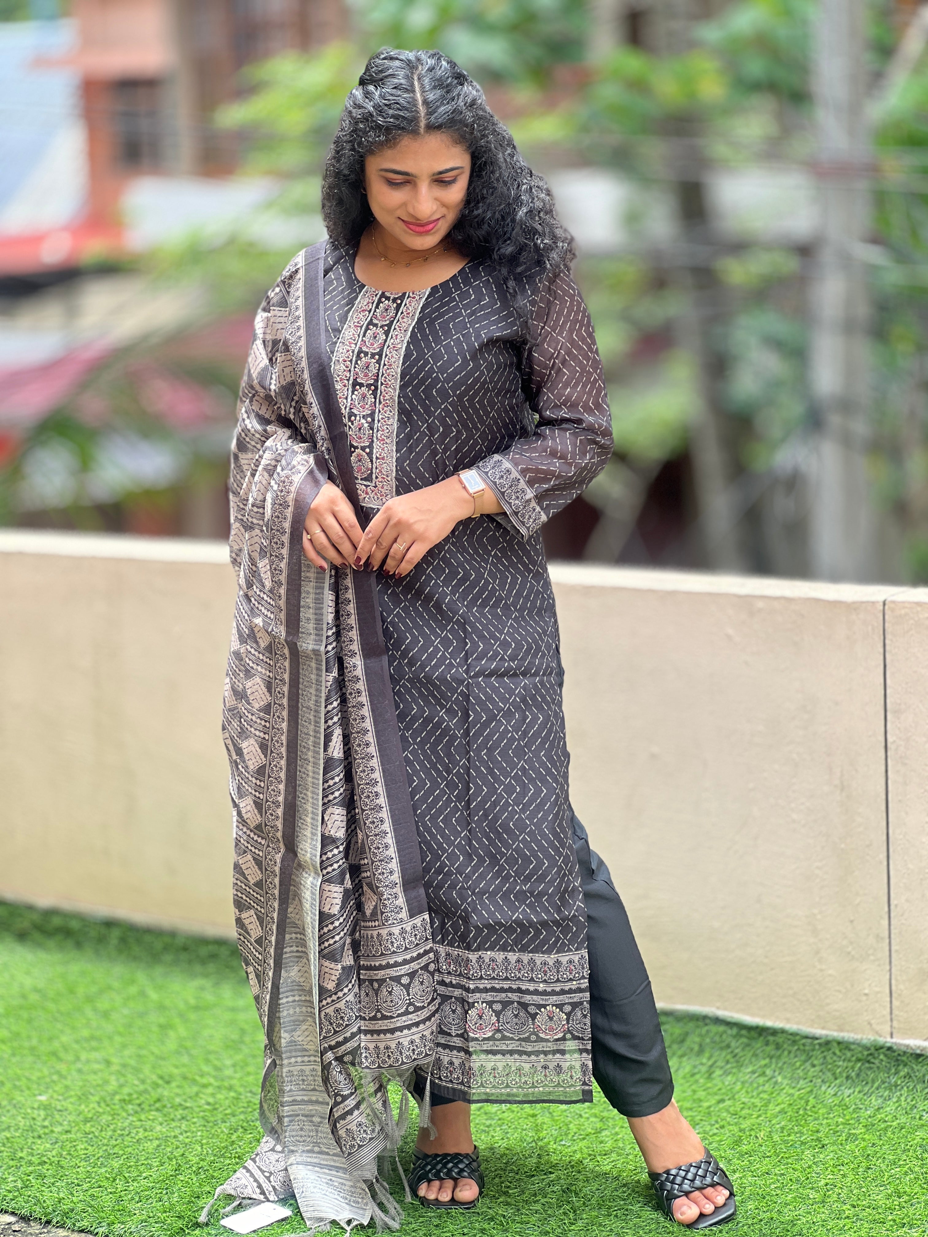 Zigzag Patterm Chanderi Finish Kurta Set | VAN121