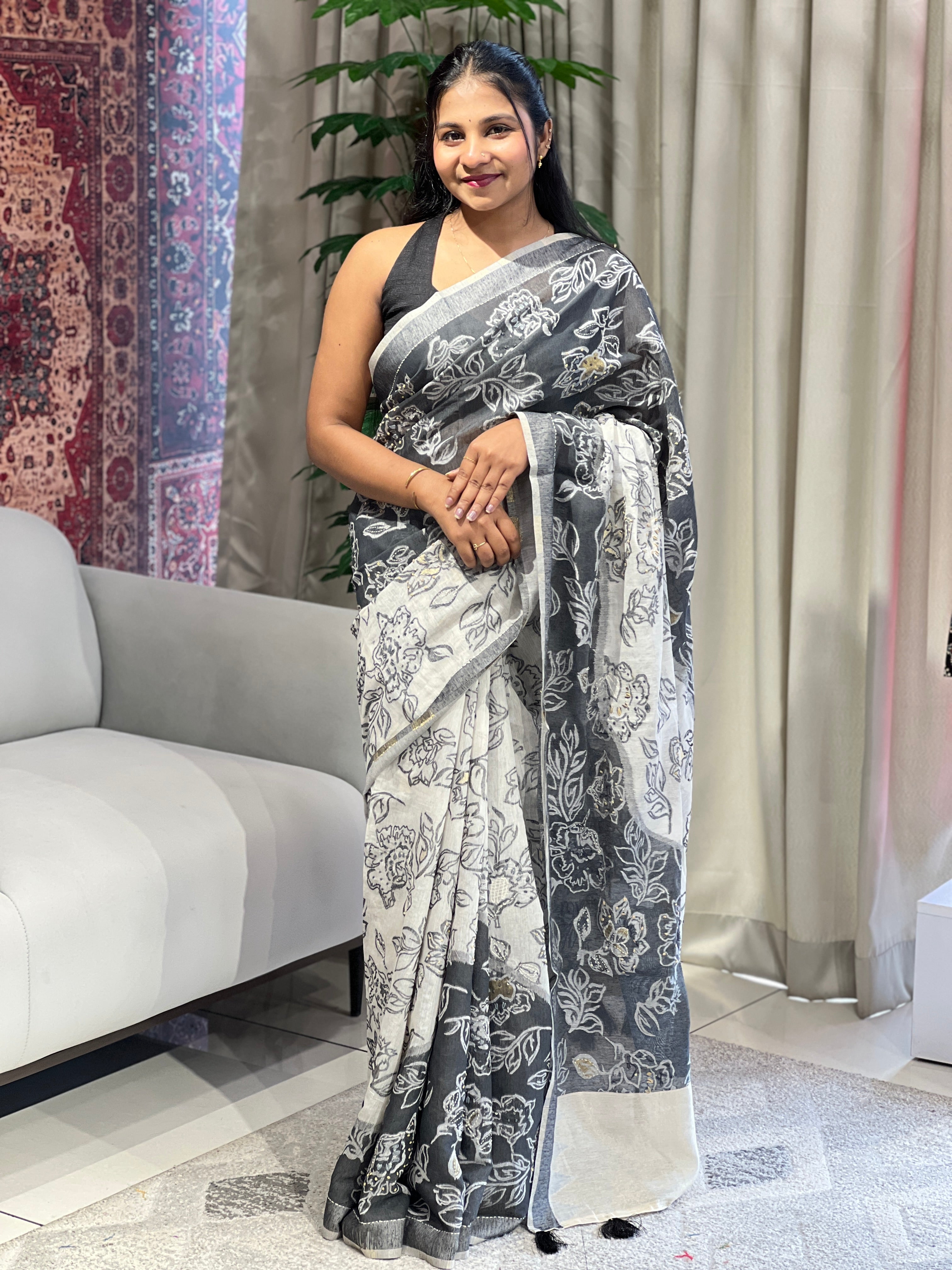 Floral Patterned Shaded Jamdani Saree | BLD1533