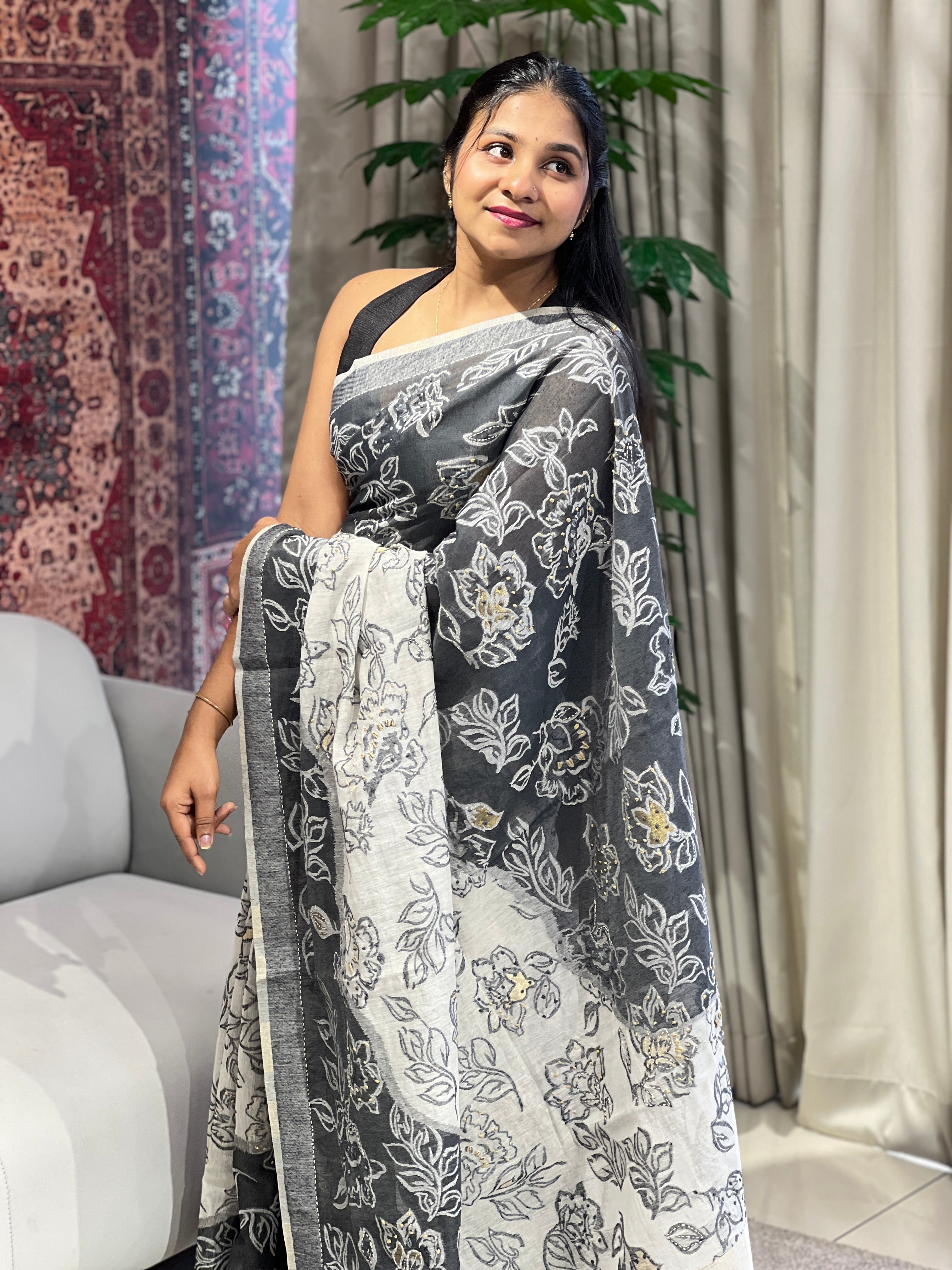 Floral Patterned Shaded Jamdani Saree | BLD1533
