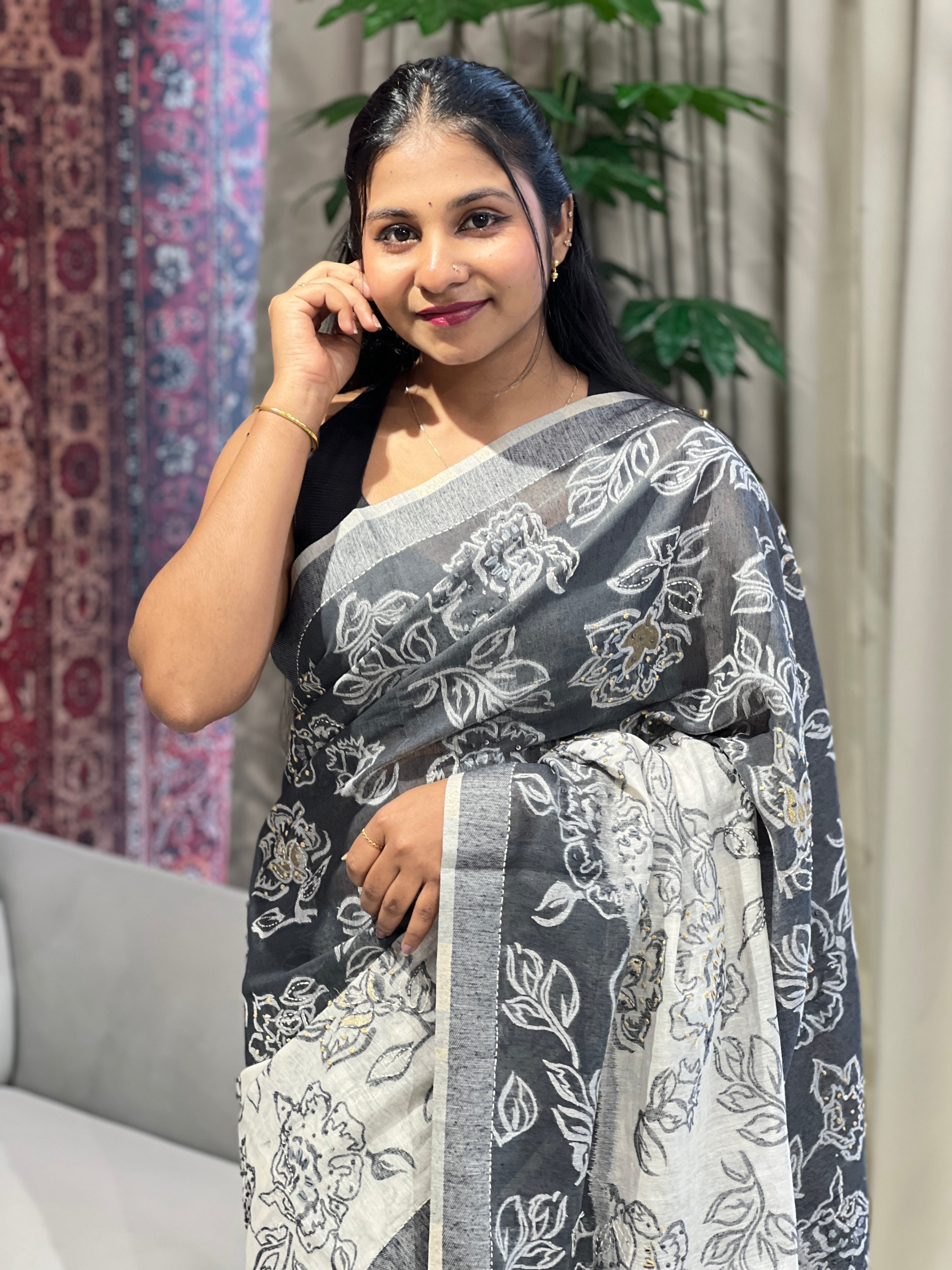 Floral Patterned Shaded Jamdani Saree | BLD1533