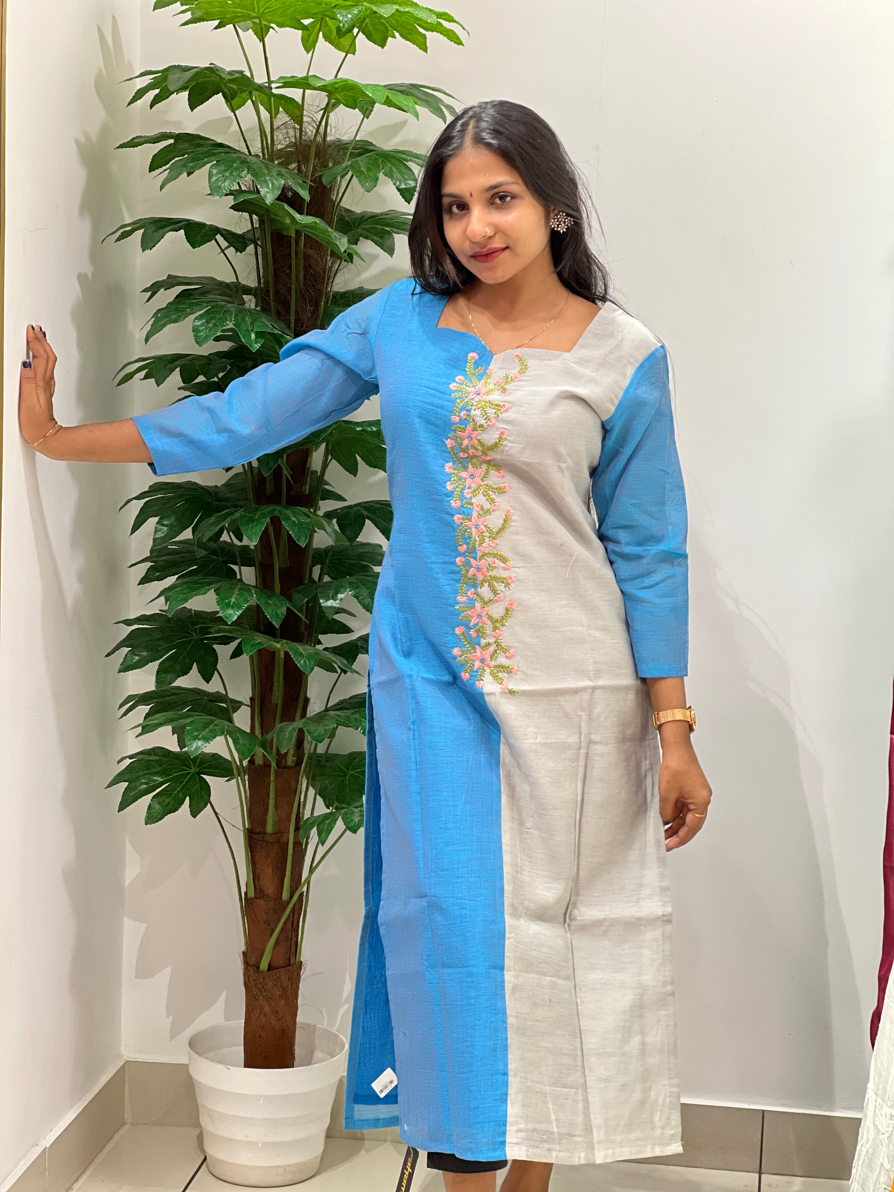 Embroidery Detailed Linen Cotton Kurta | DNT150
