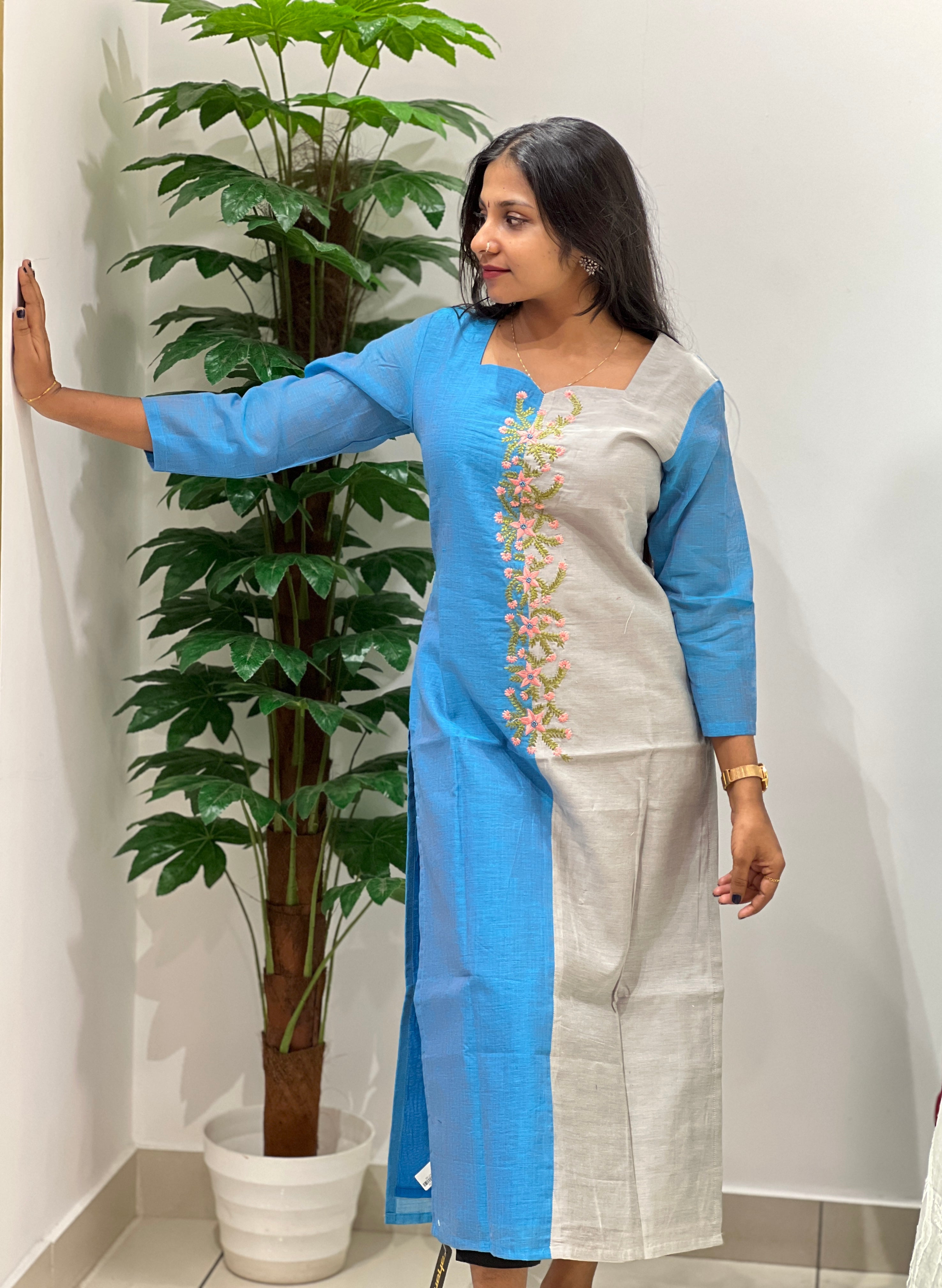 Embroidery Detailed Linen Cotton Kurta | DNT150