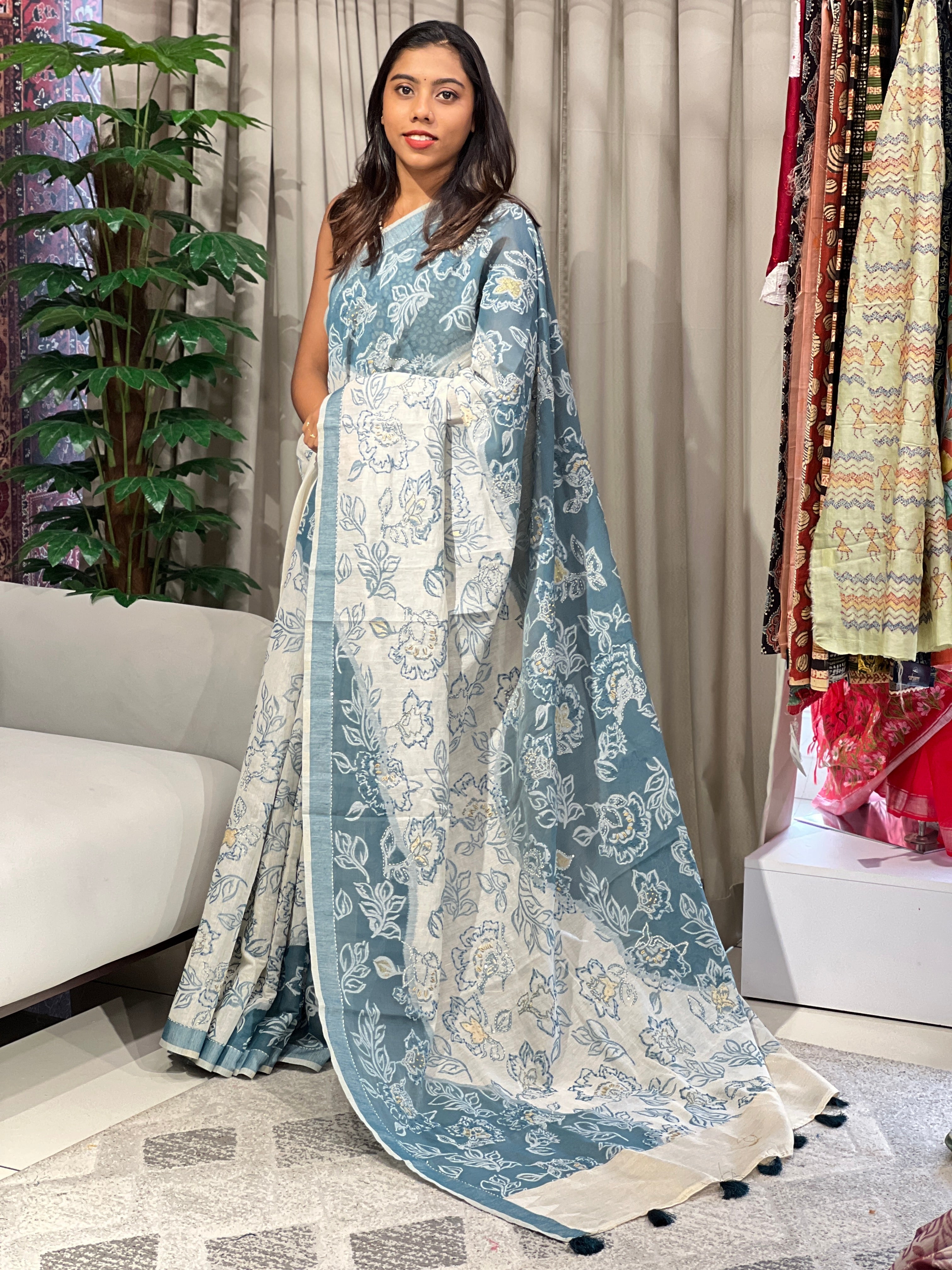 Floral Patterned Shaded Jamdani Saree | BLD1534