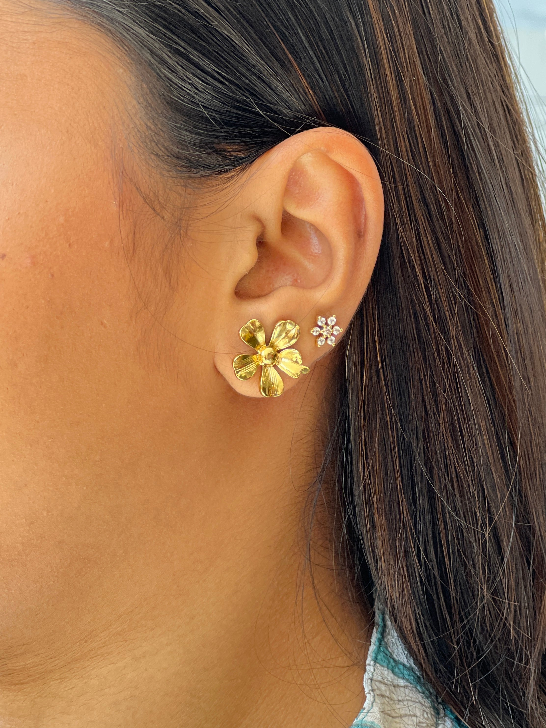 Petite Bloom Gold Studs | JE192
