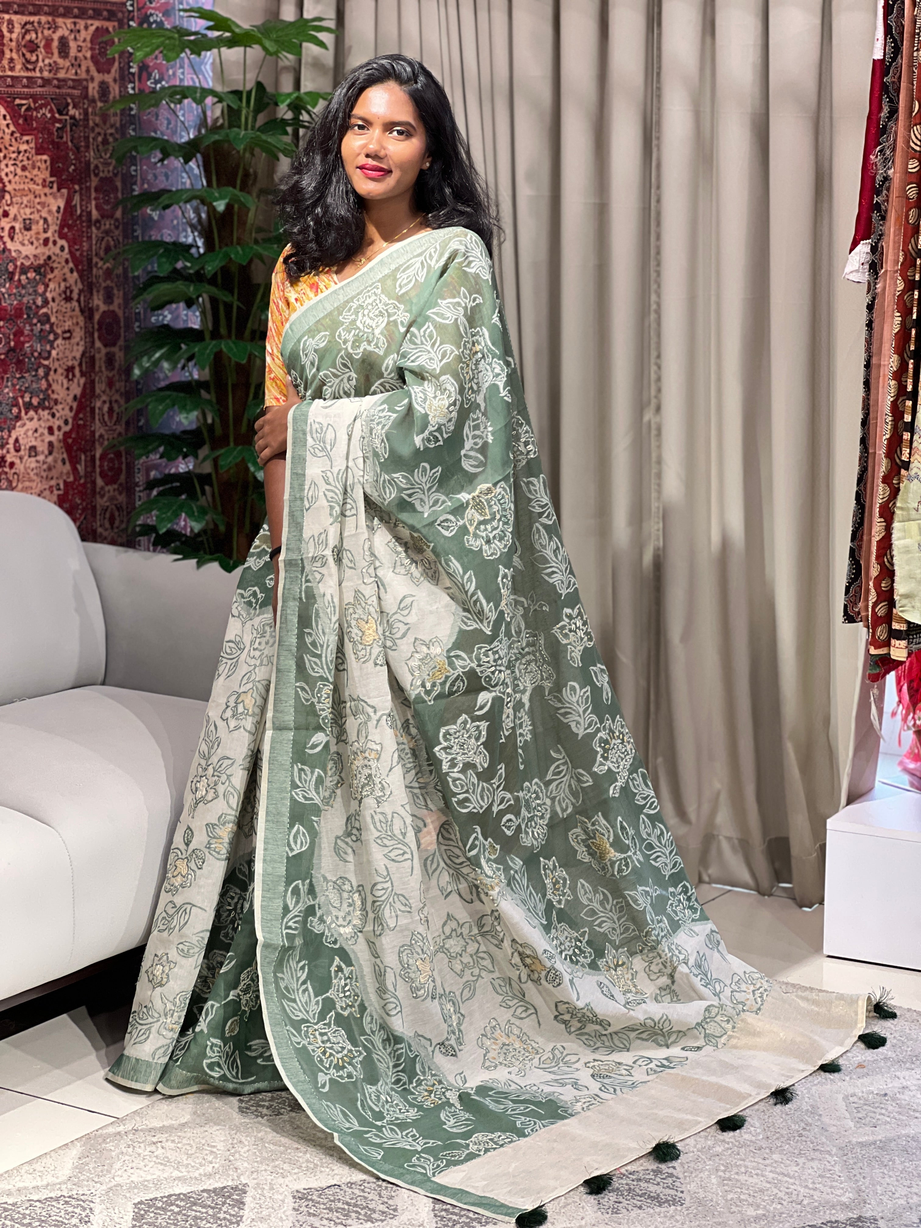 Floral Patterned Shaded Jamdani Saree | BLD1535