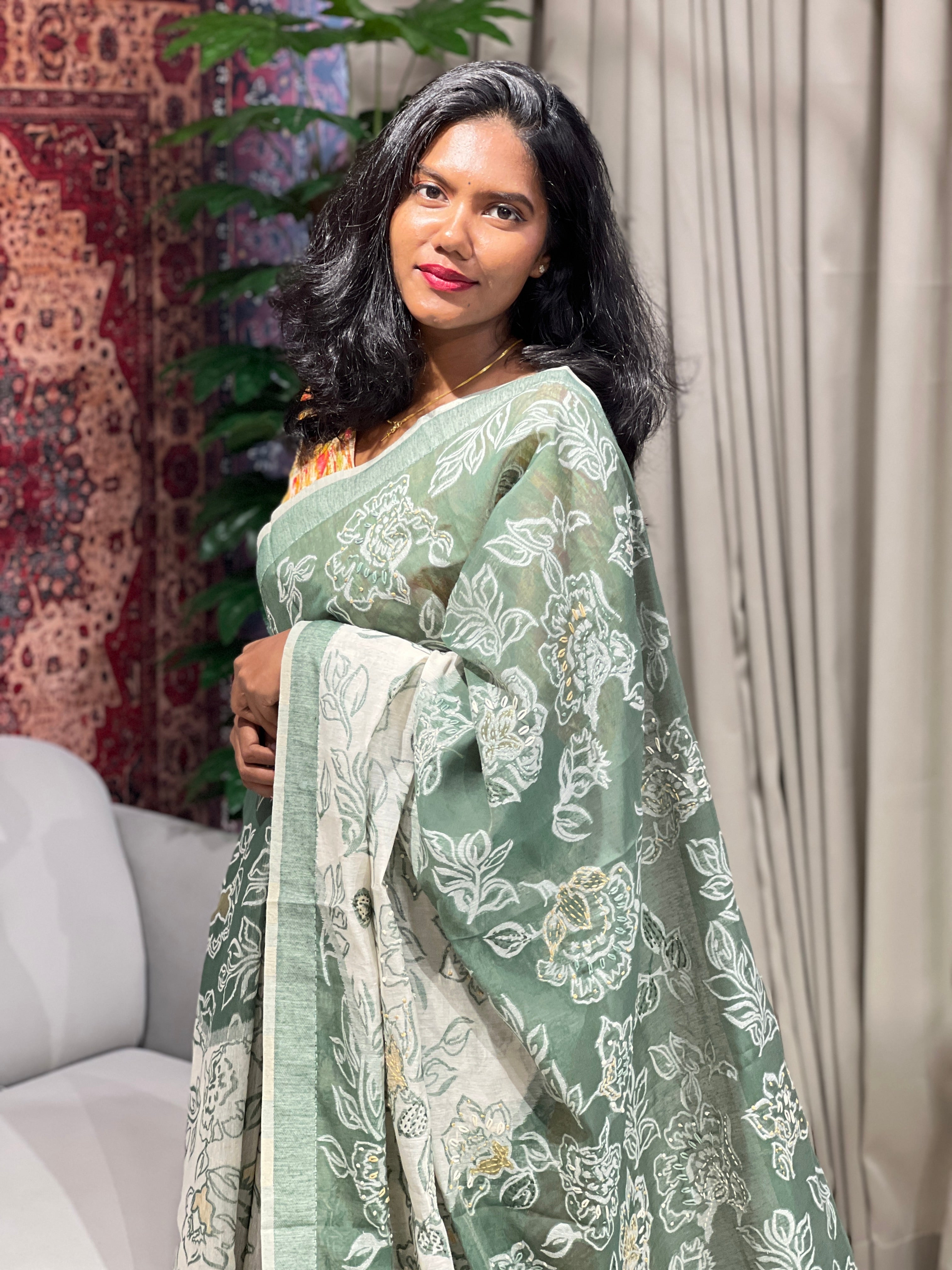 Floral Patterned Shaded Jamdani Saree | BLD1535