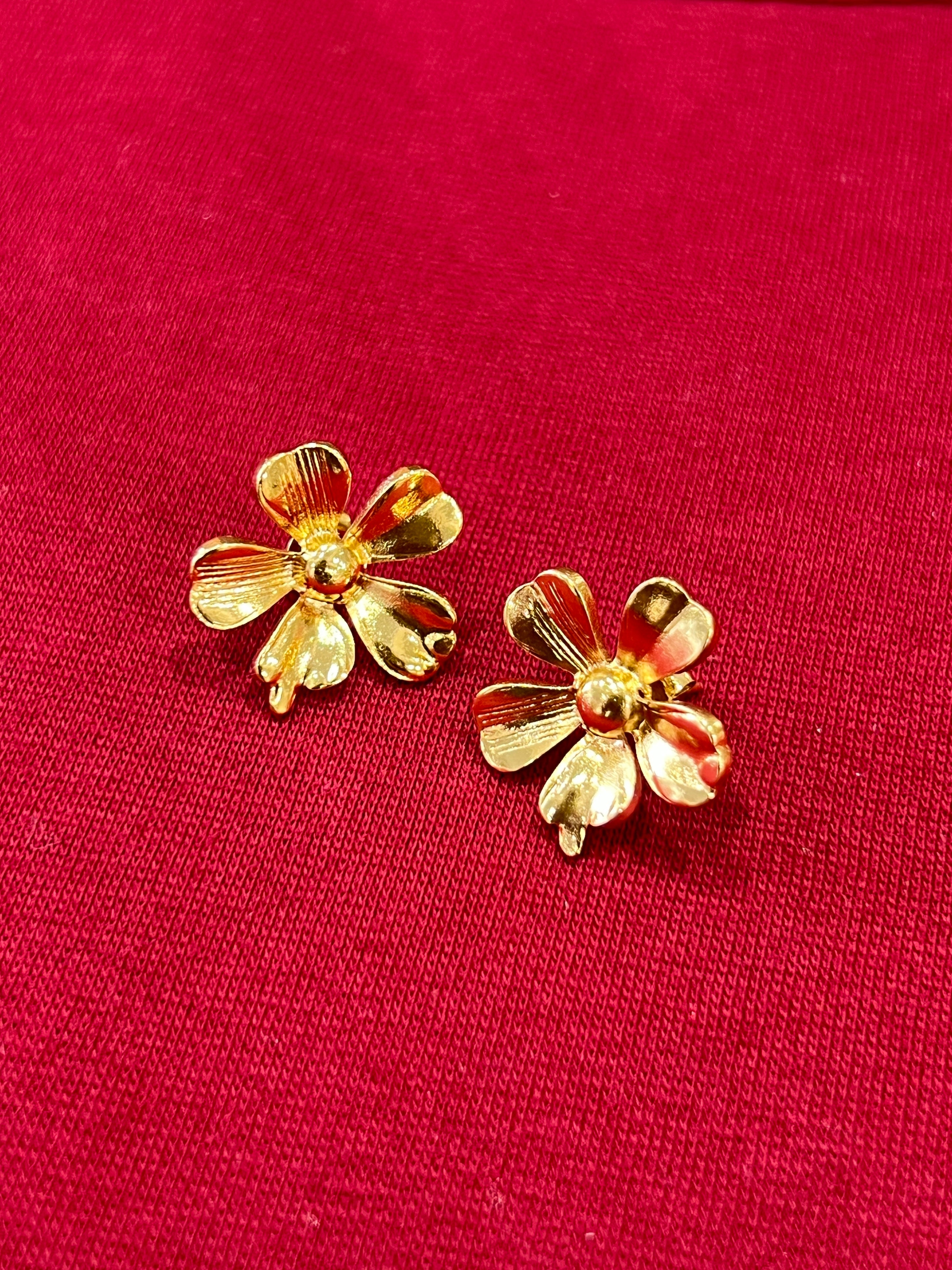 Petite Bloom Gold Studs | JE192