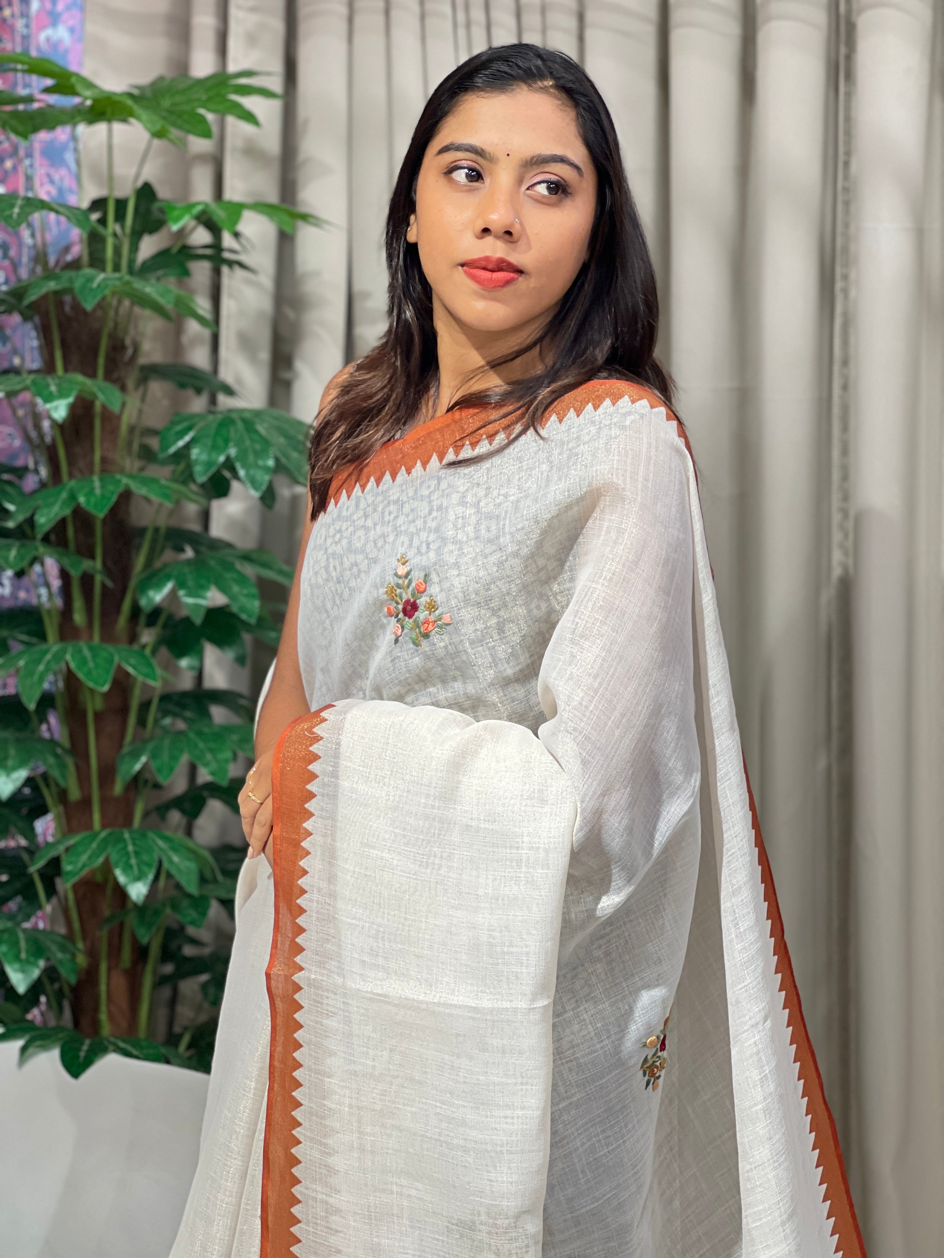 Print With Hand Embroidery Detailed Tissue Linen Saree | BLD1537
