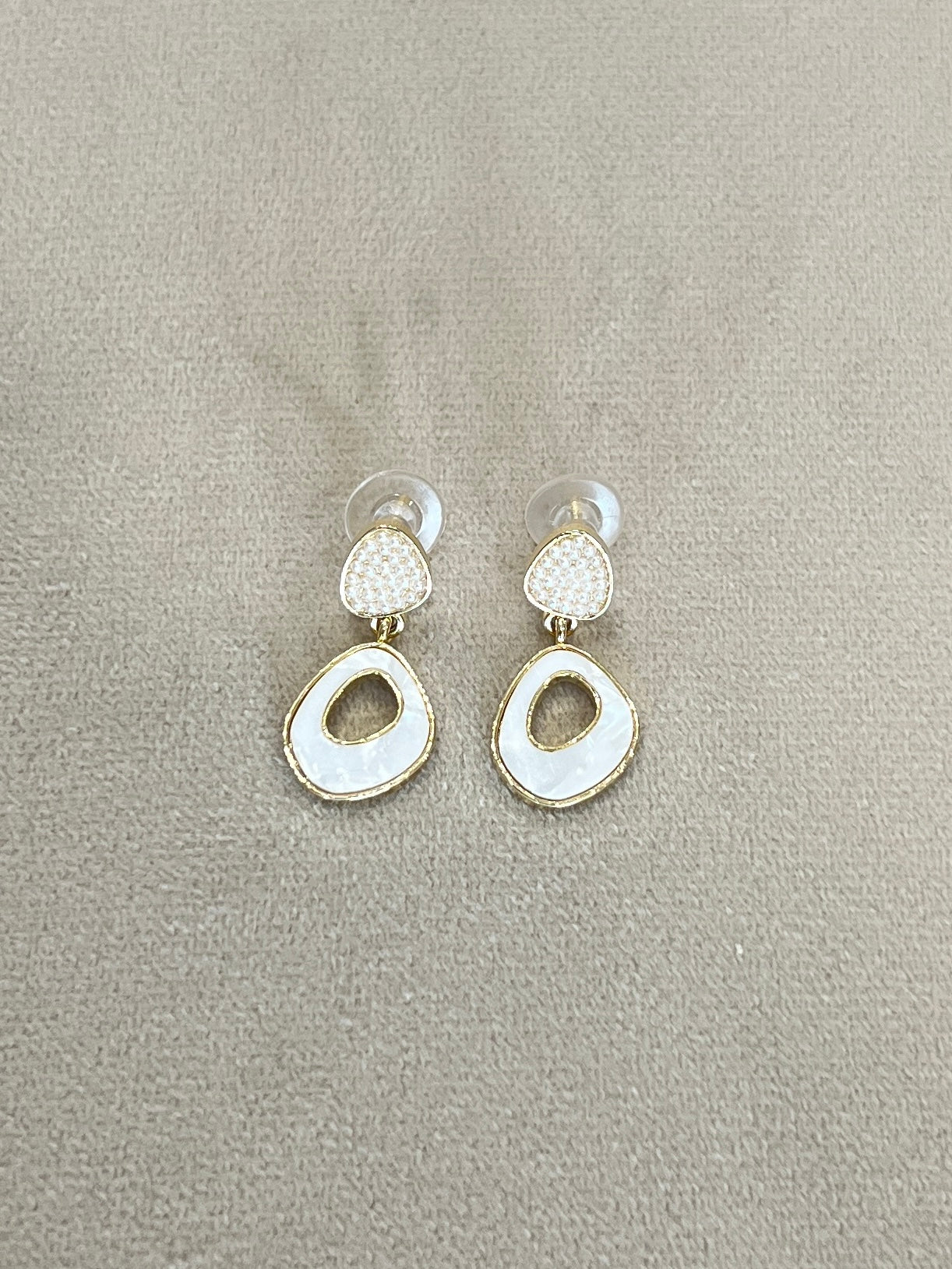 Ivory Glow Drop Earrings | JE188