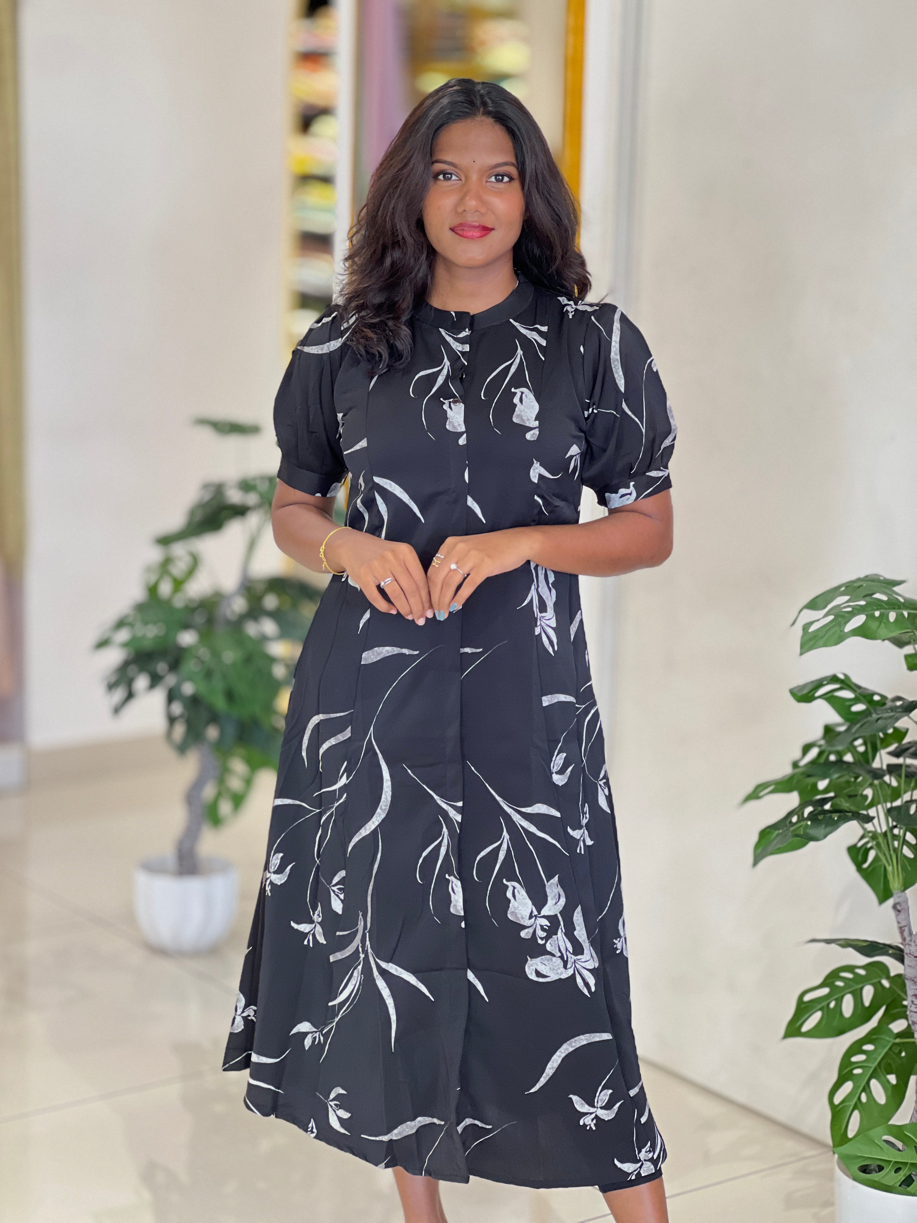 Scattered Detailed Muslin Kurta | UNM167